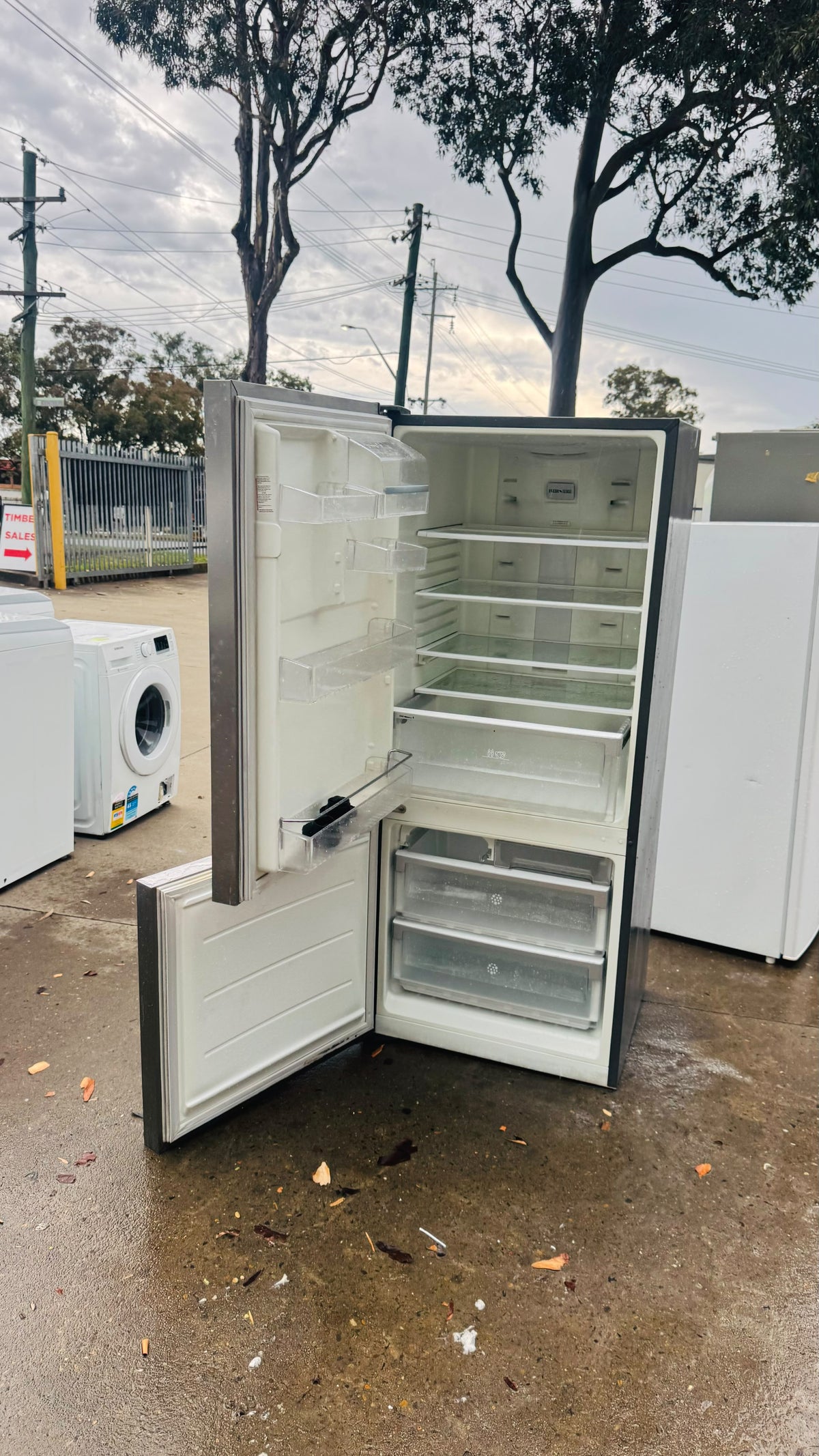 ELECTROLUX 430 LITRES FRIDGE FREEZER