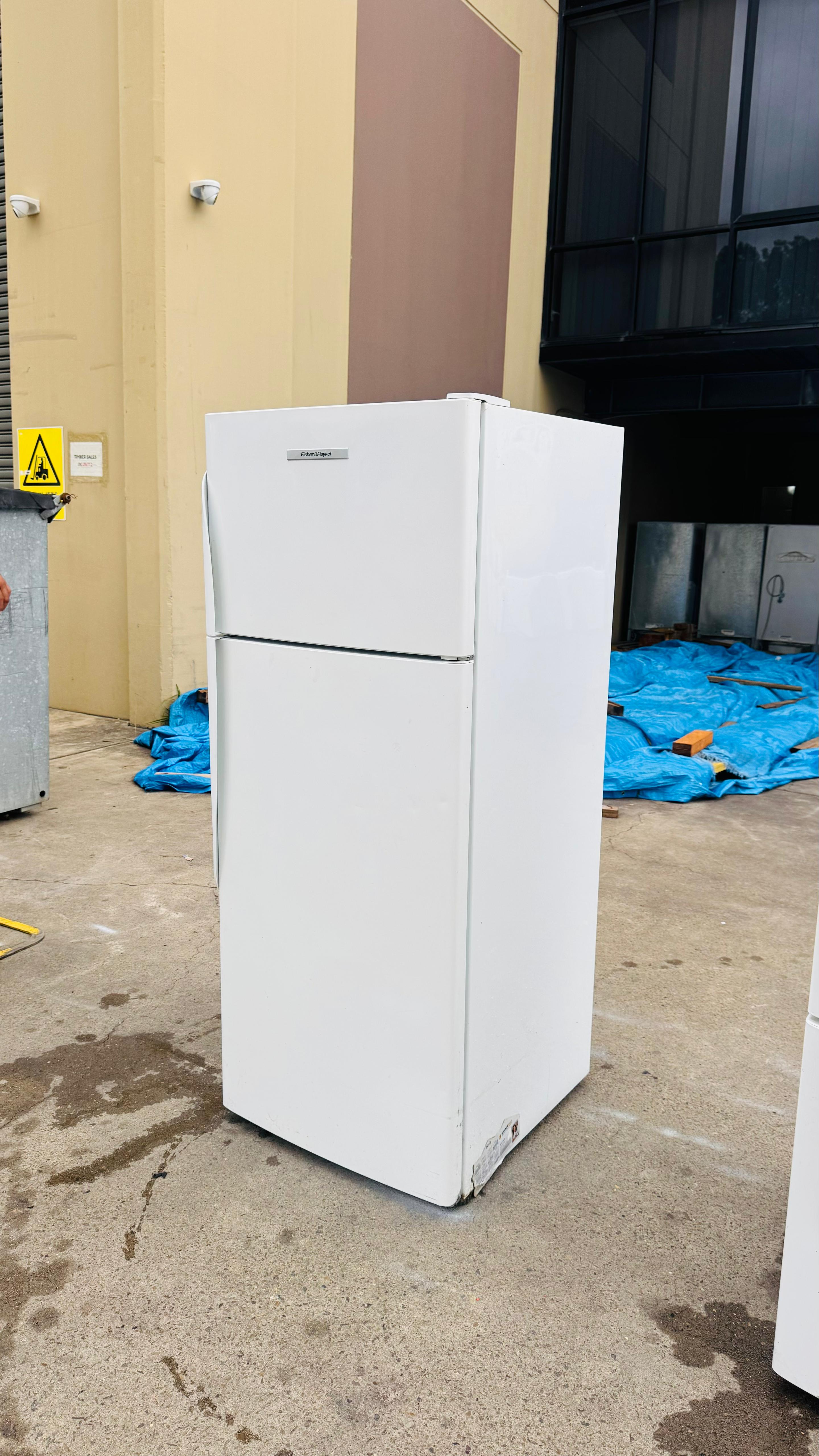 FISHER AND PAYKEL 380 LITRES FRIDGE FREEZER