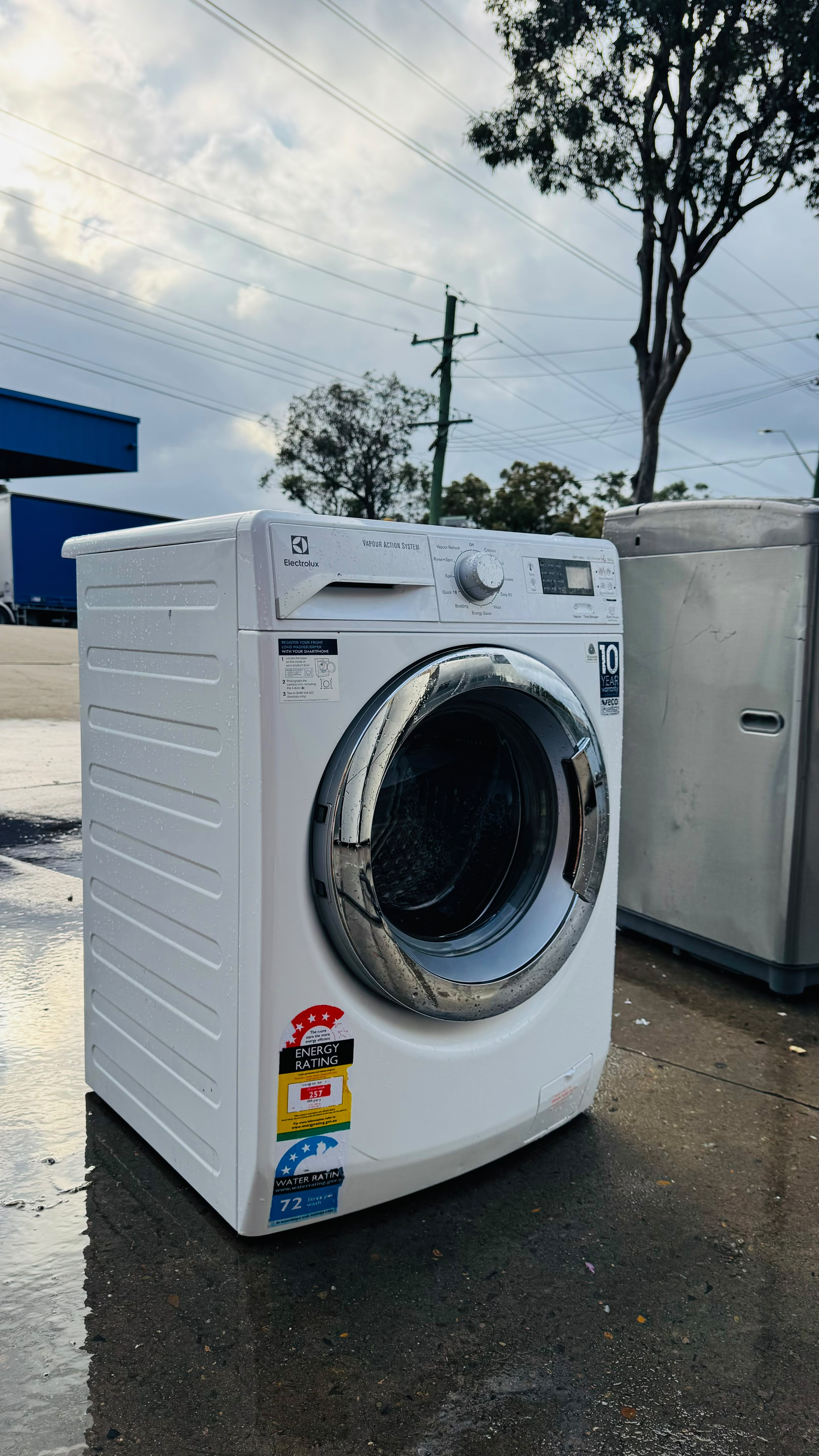 ELECTROLUX 8.5KGS FRONT LOADER WASHING MACHINE