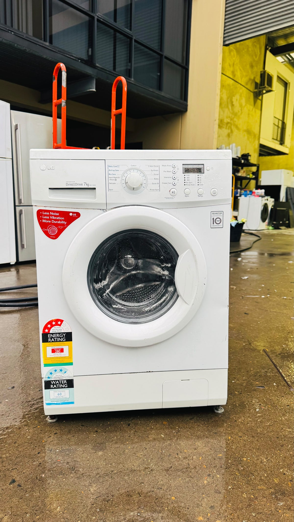 LG 7KGS FRONT LOADER WASHING MACHINE