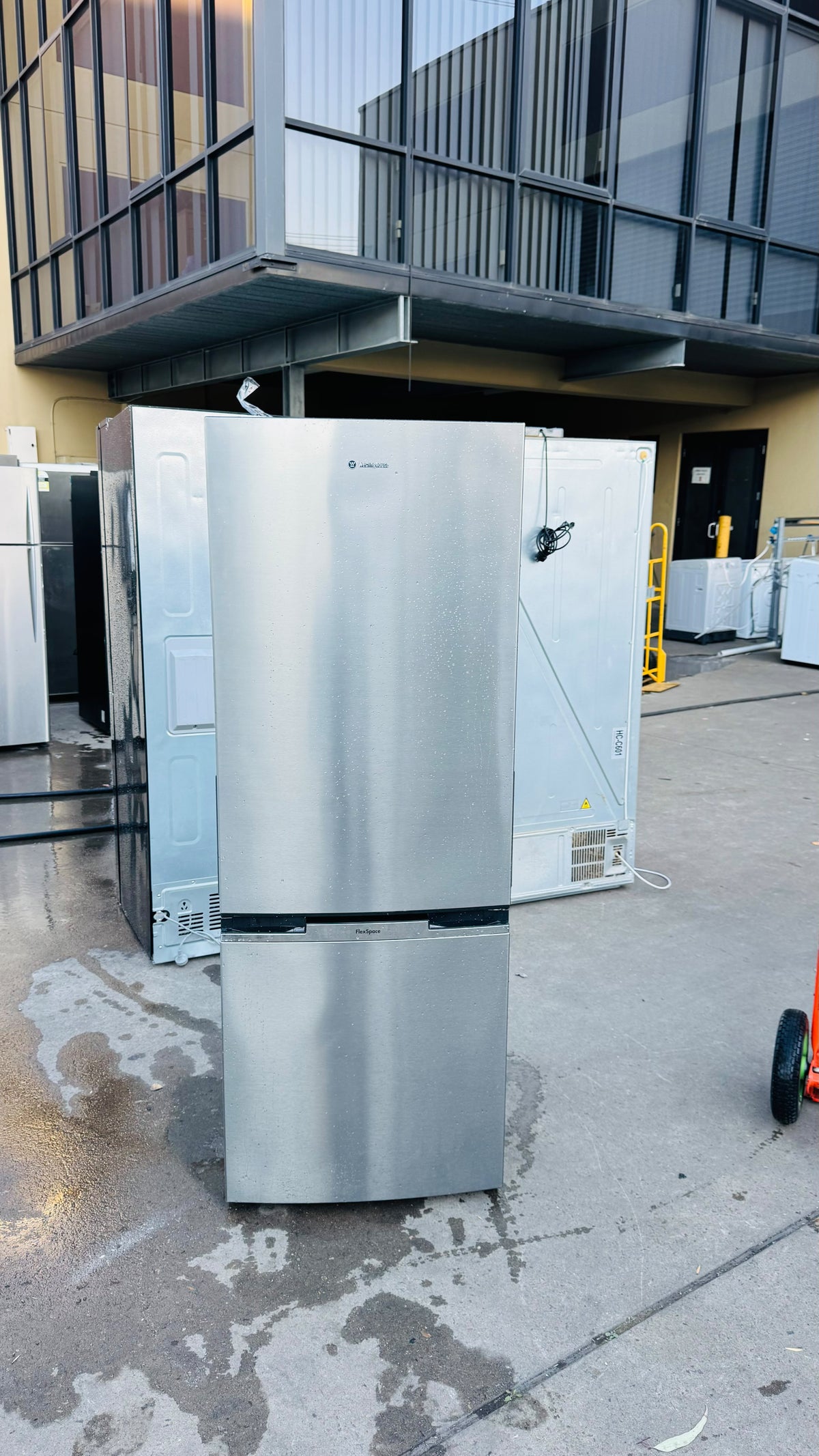 WESTINGHOUSE 340 LITRES FRIDGE FREEZER