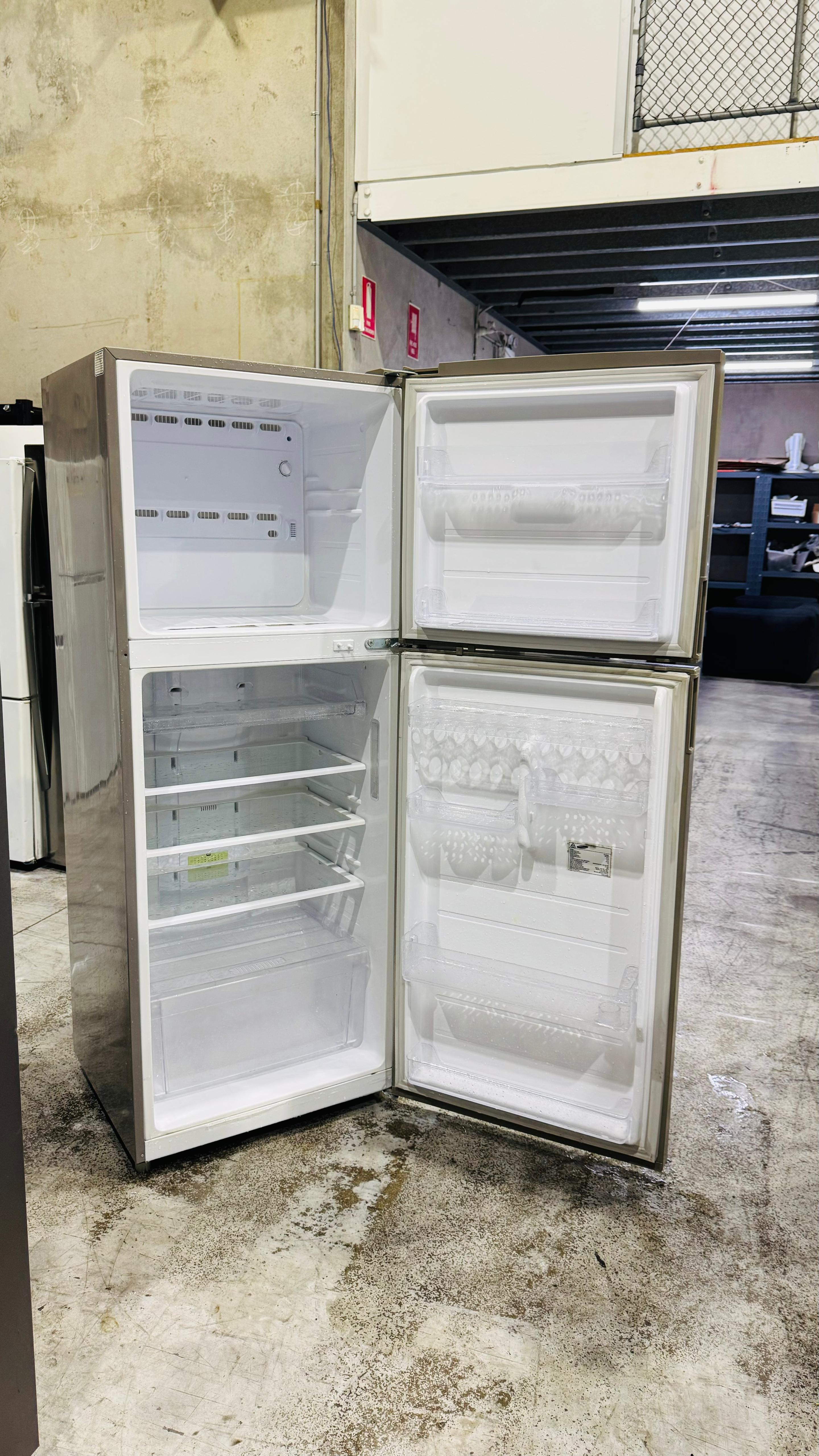 SAMSUNG 390 LITRES FRIDGE FREEZER