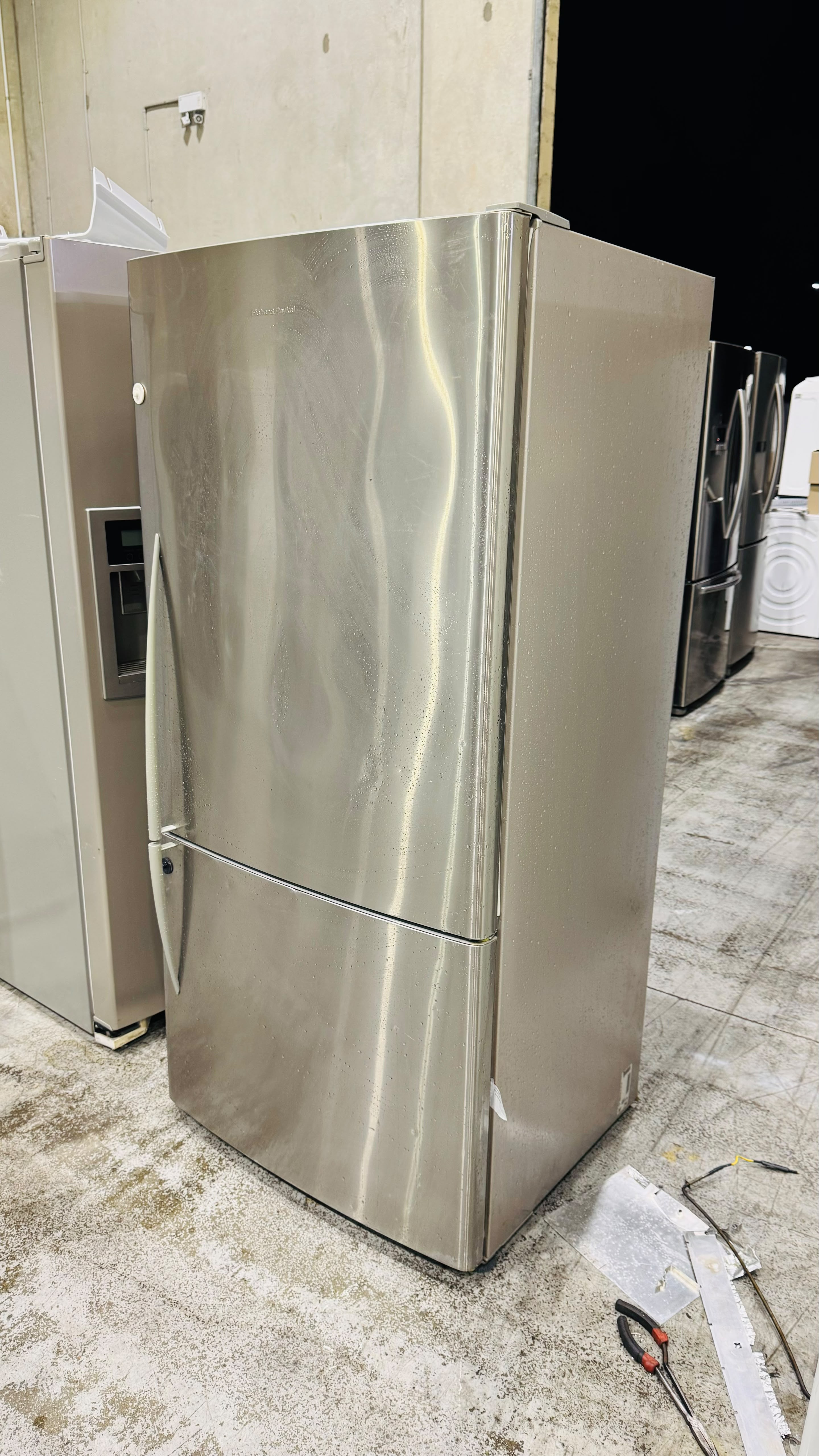 FISHER AND PAYKEL 519 LITRES FRIDGE FREEZER