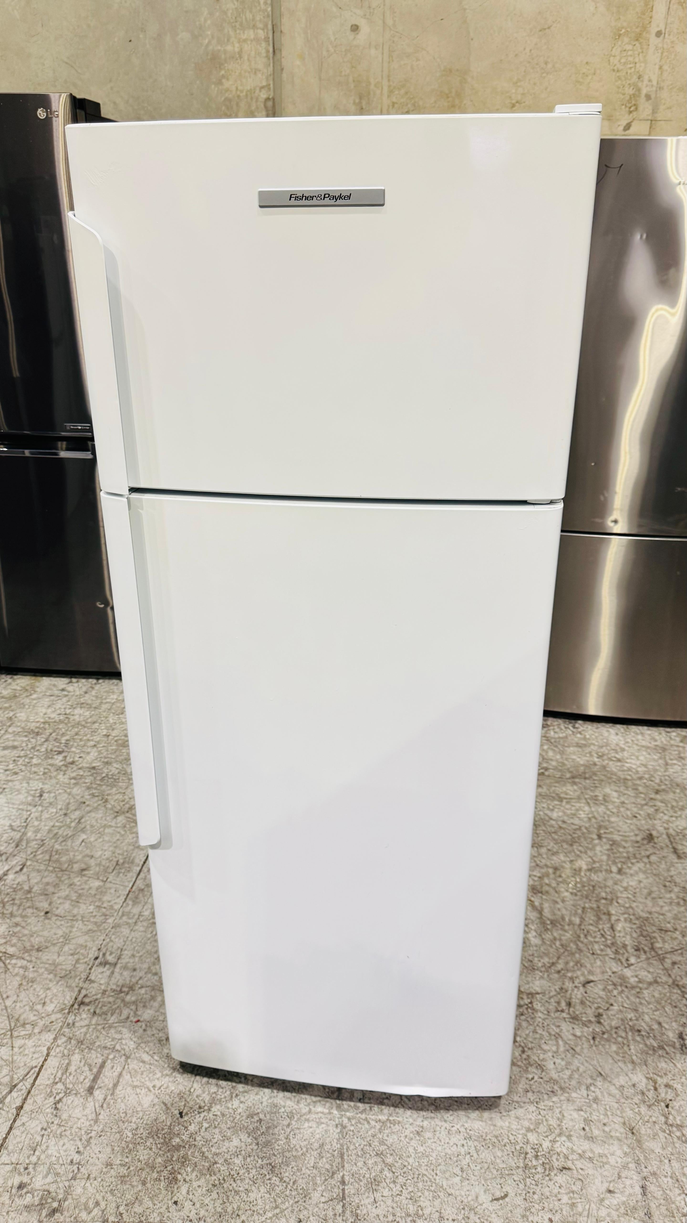 FISHER AND PAYKEL380 LITRES FRIDGE FREEZER