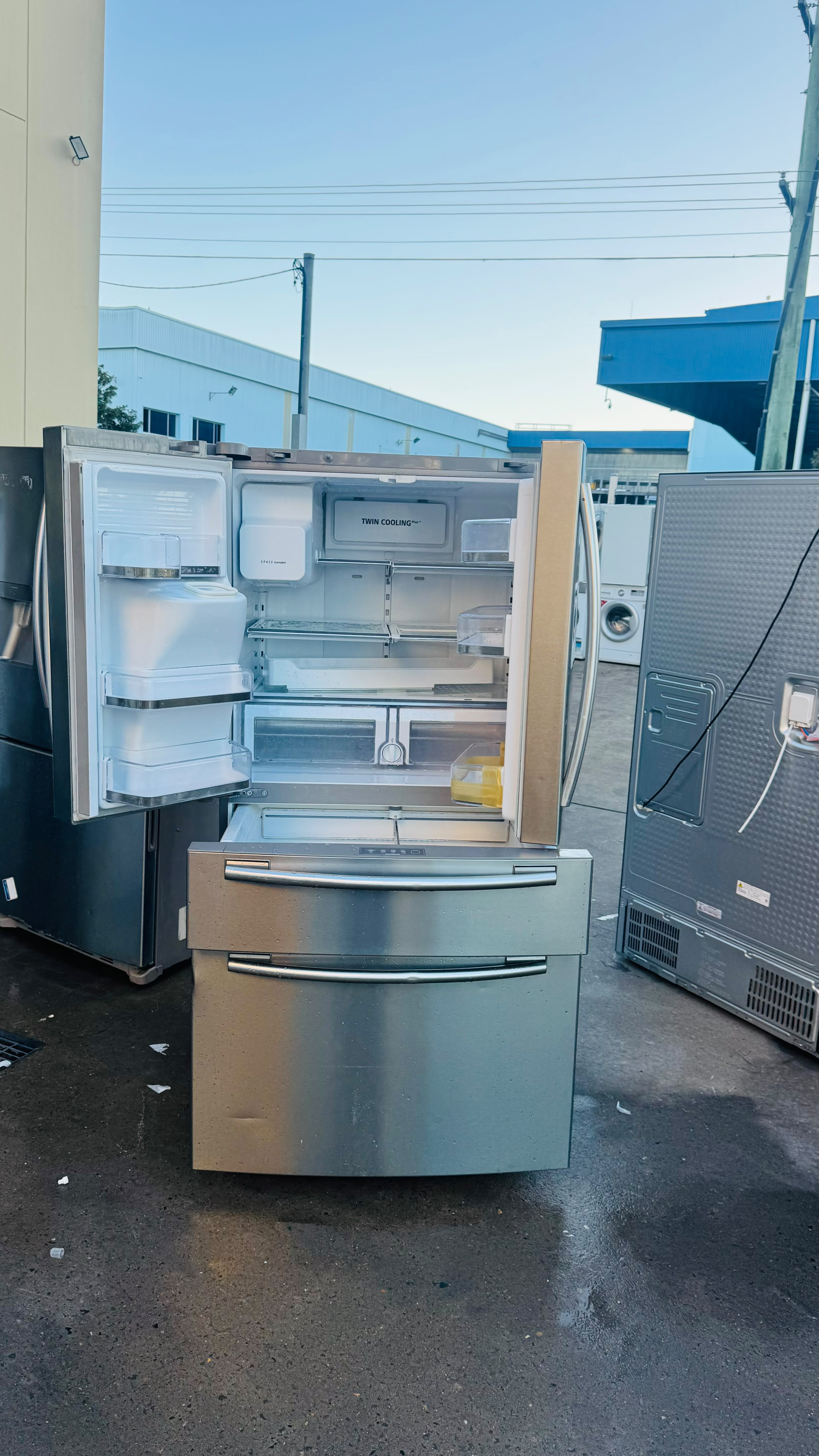 SAMSUNG FRENCH DOOR 668 FRIDGE FREEZER