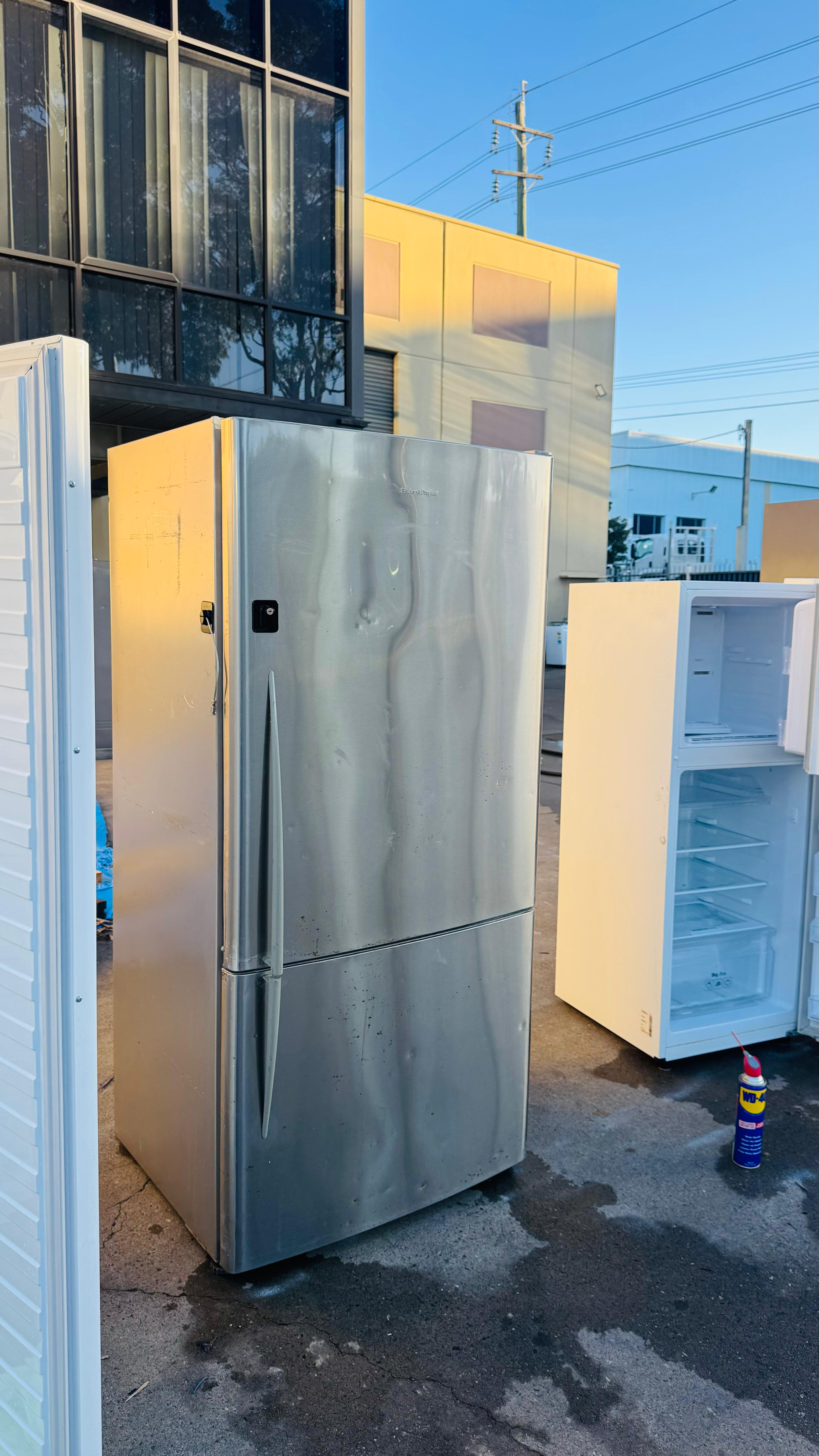 FISHER AND PAYKEL 519 LITRES FRIDGE FREEZER