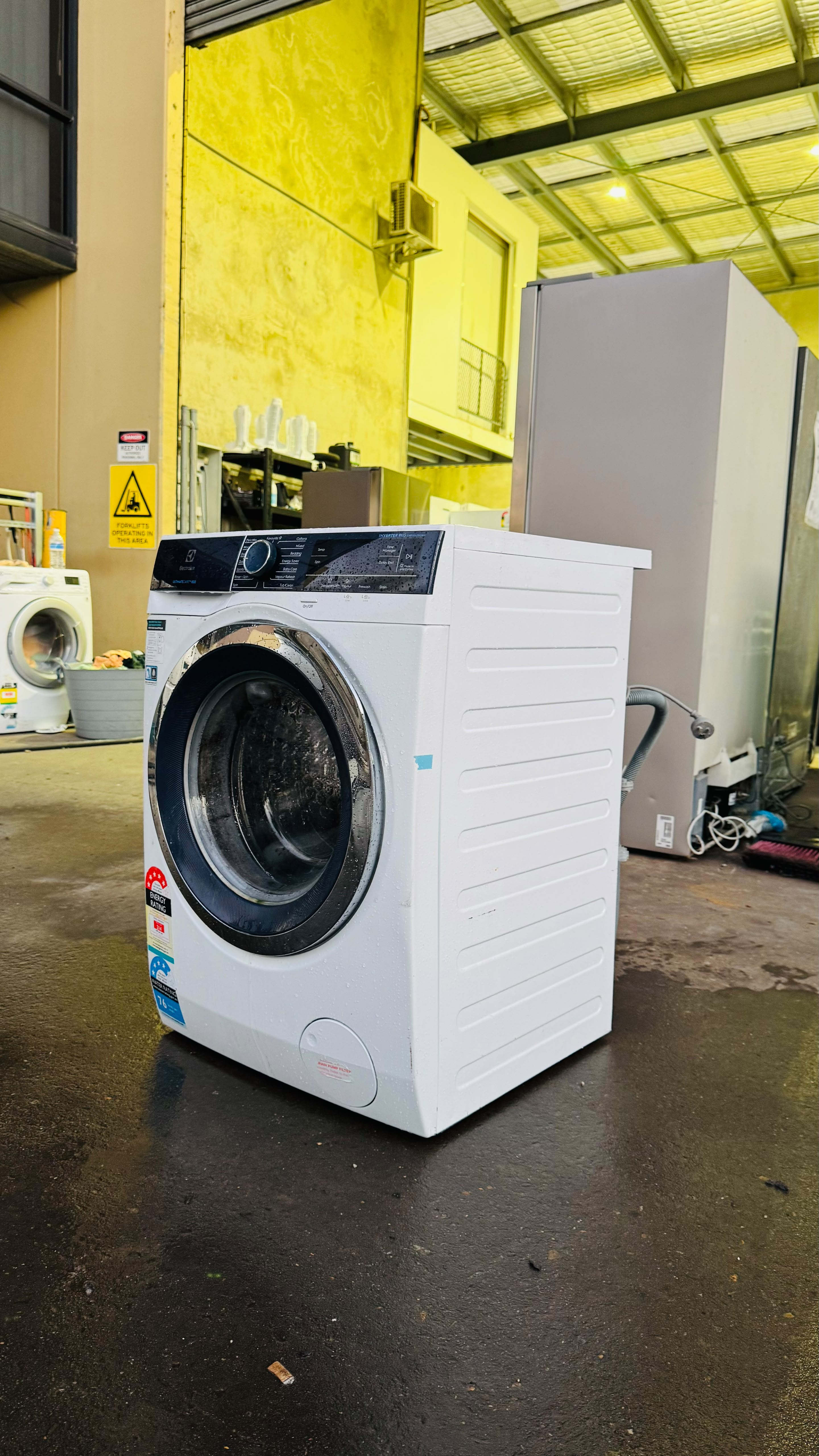 ELECTROLUX 9KGS FRONT LOADER WASHING MACHINE