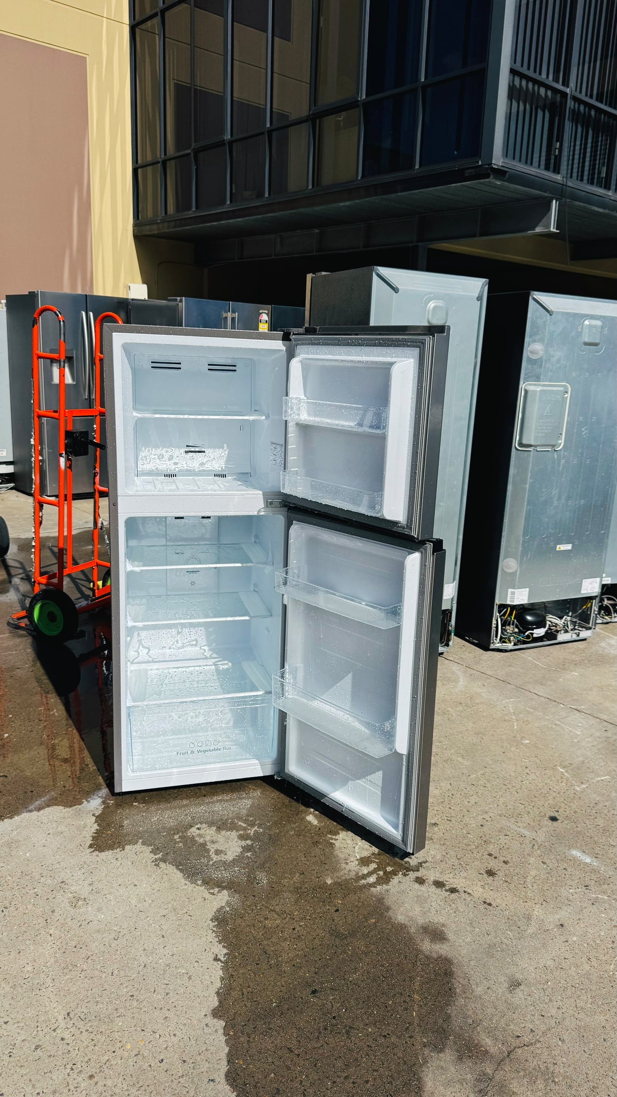 HISENSE 205 LITRES FRIDGE FREEZER