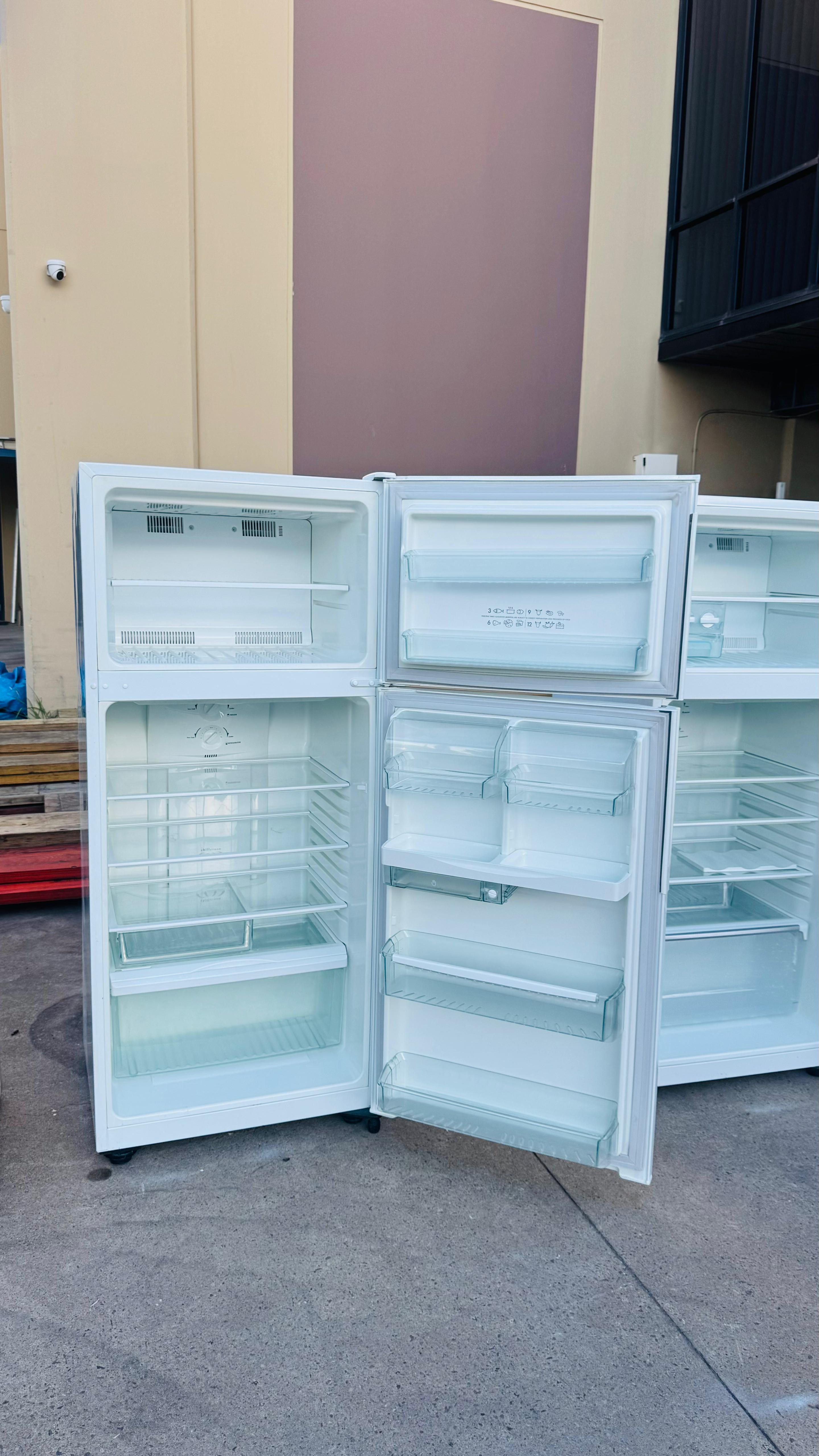 WESTINGHOUSE 420 LITRES FRIDGE FREEZER