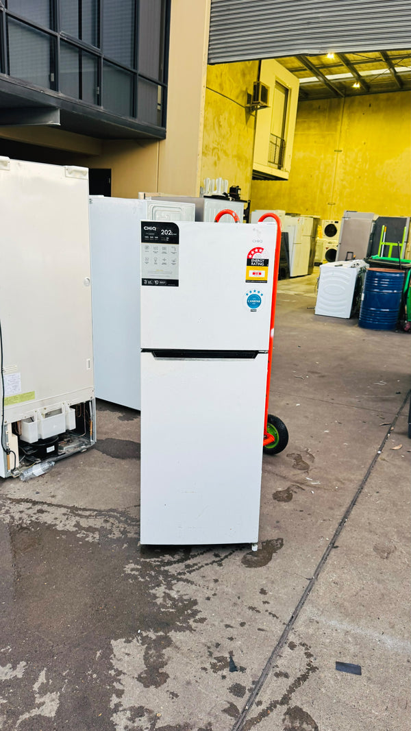 CHIQ 202 LITRES FRIDGE FREEZER