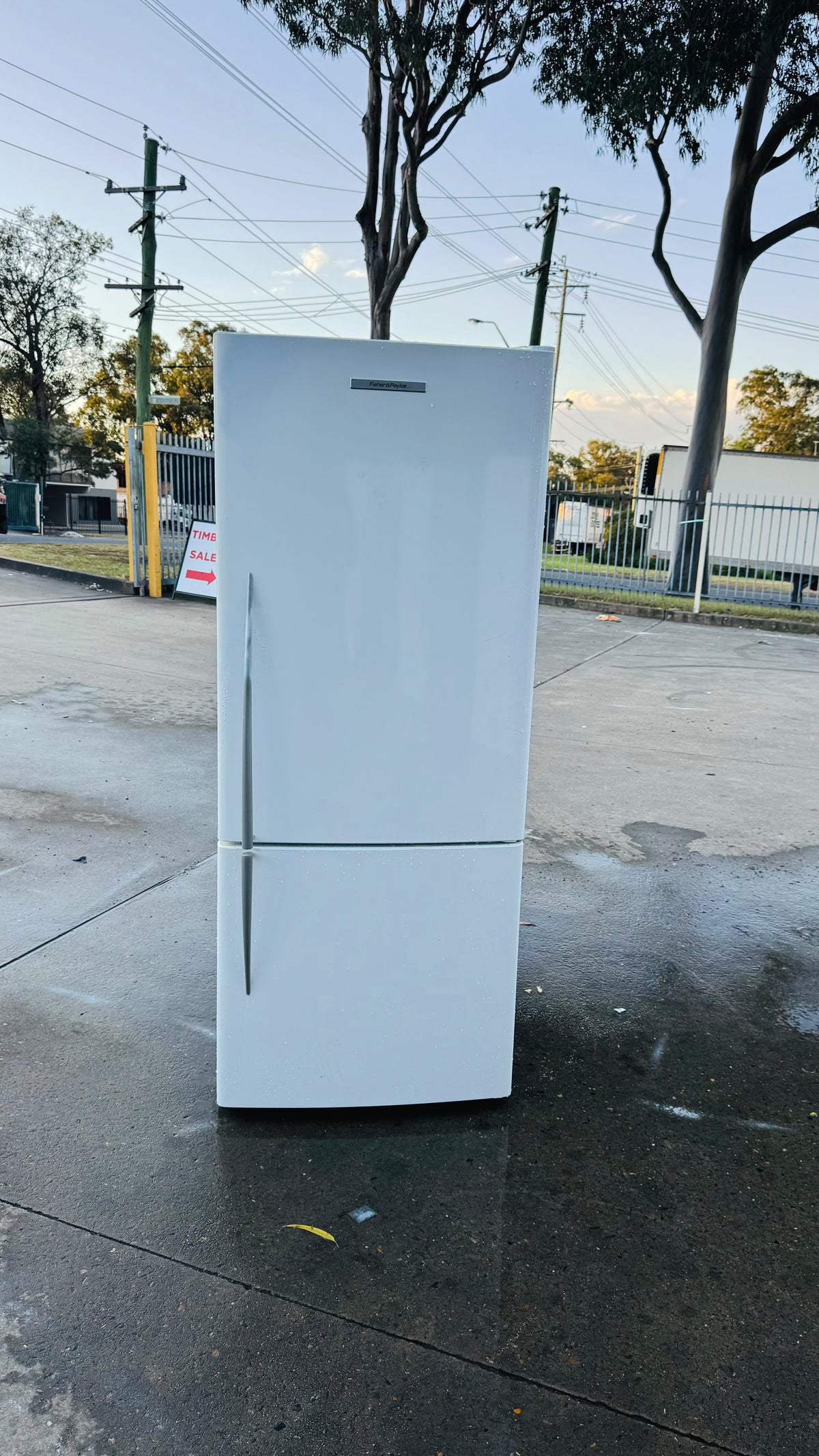 FISHER AND PAYKEL 442 LITRES FRIDGE FREEZER