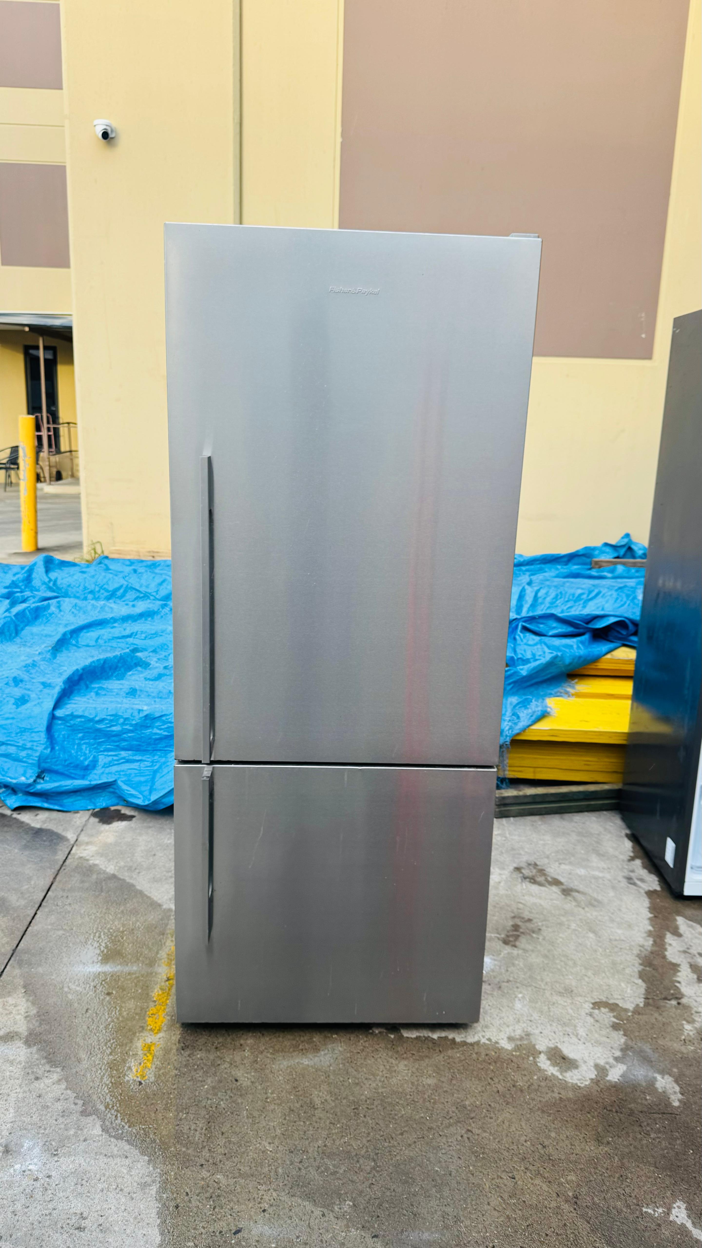 FISHER AND PAYKEL 442 LITRES FRIDGE FREEZER