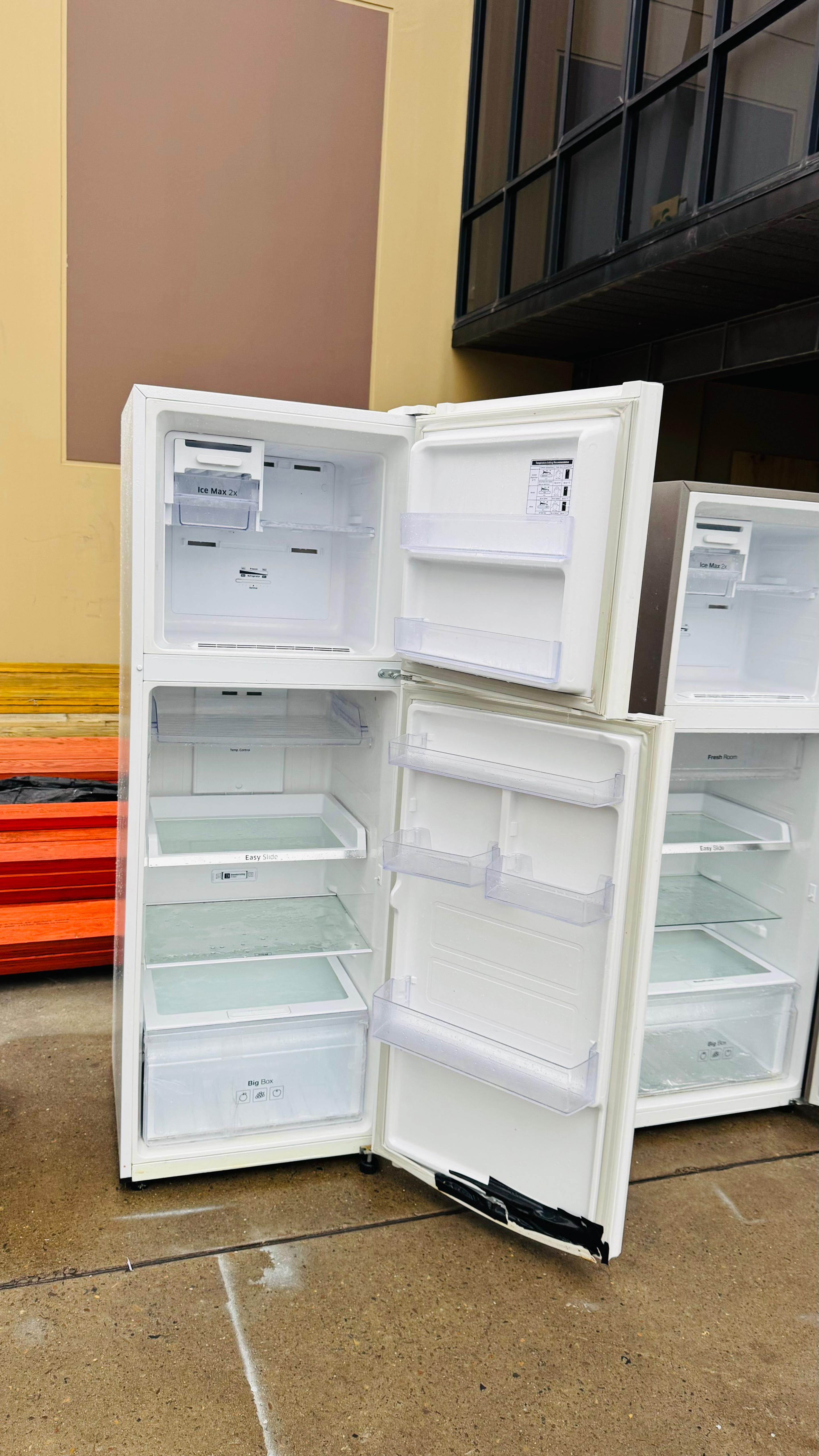 SAMSUNG 343 LITRES FRIDGE FREEZER