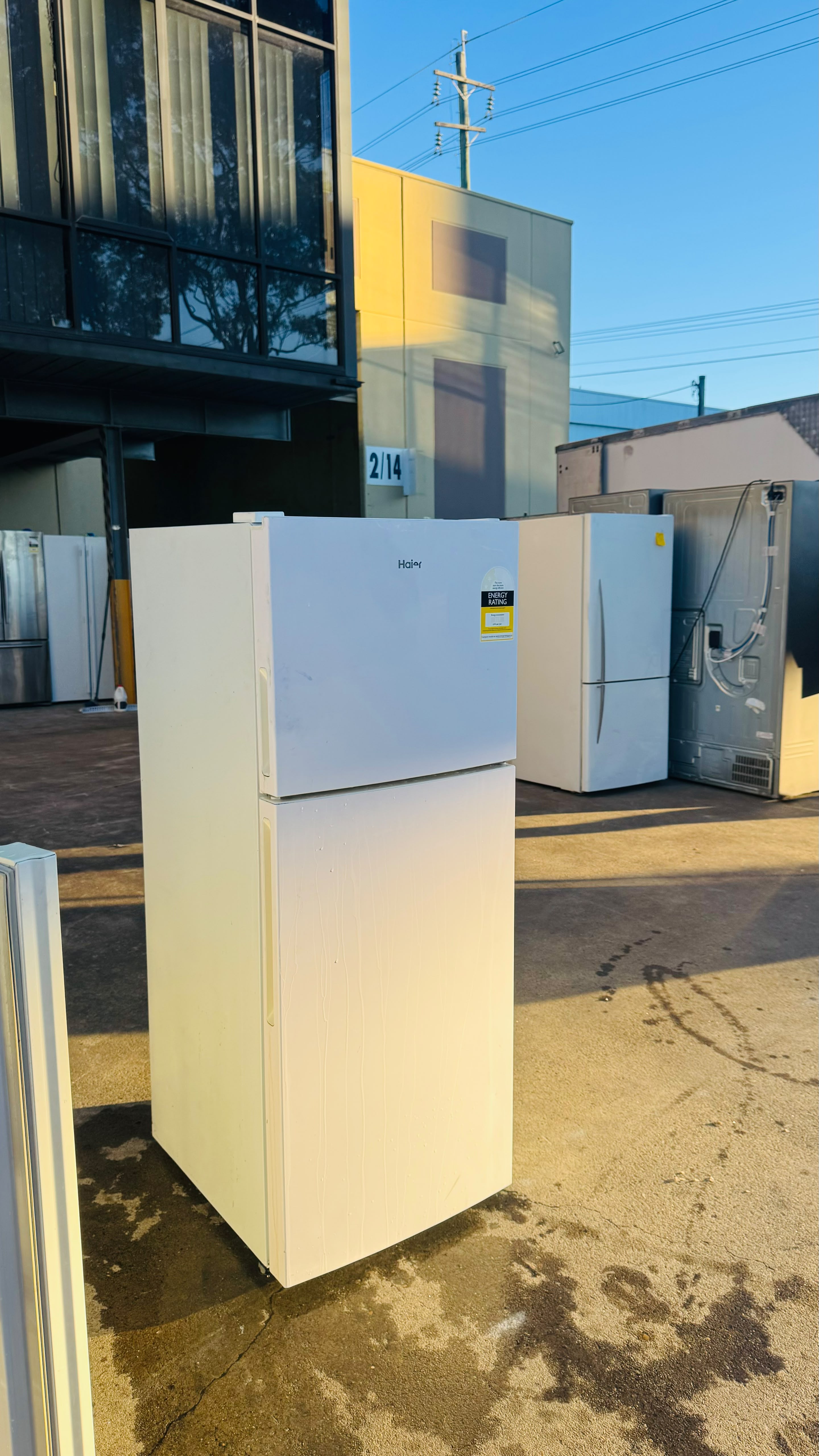 HAIER 224 LITRES FRIDGE FREEZER