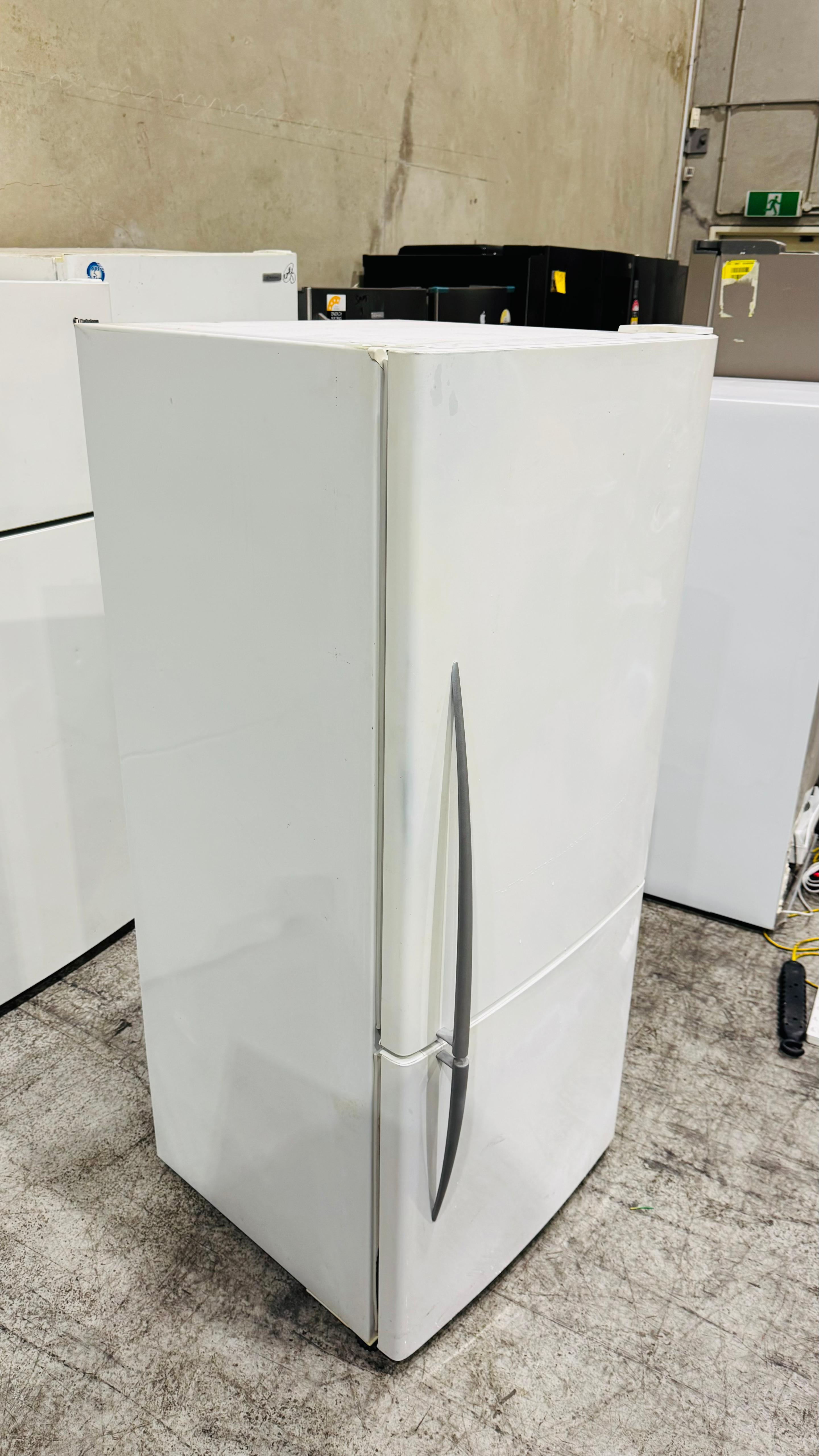 FISHER AND PAYKEL 404 LITRES FRIDGE FREEZER