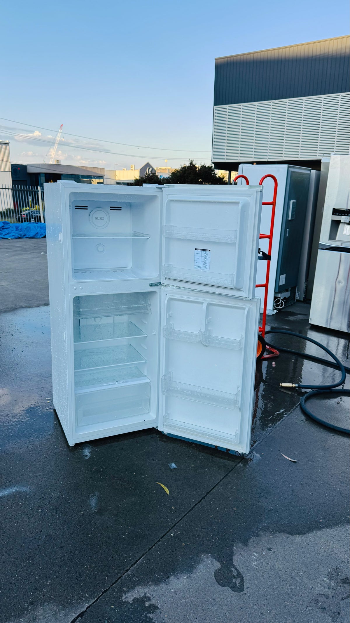 HAIER 220 LITRES FRIDGE FREEZER