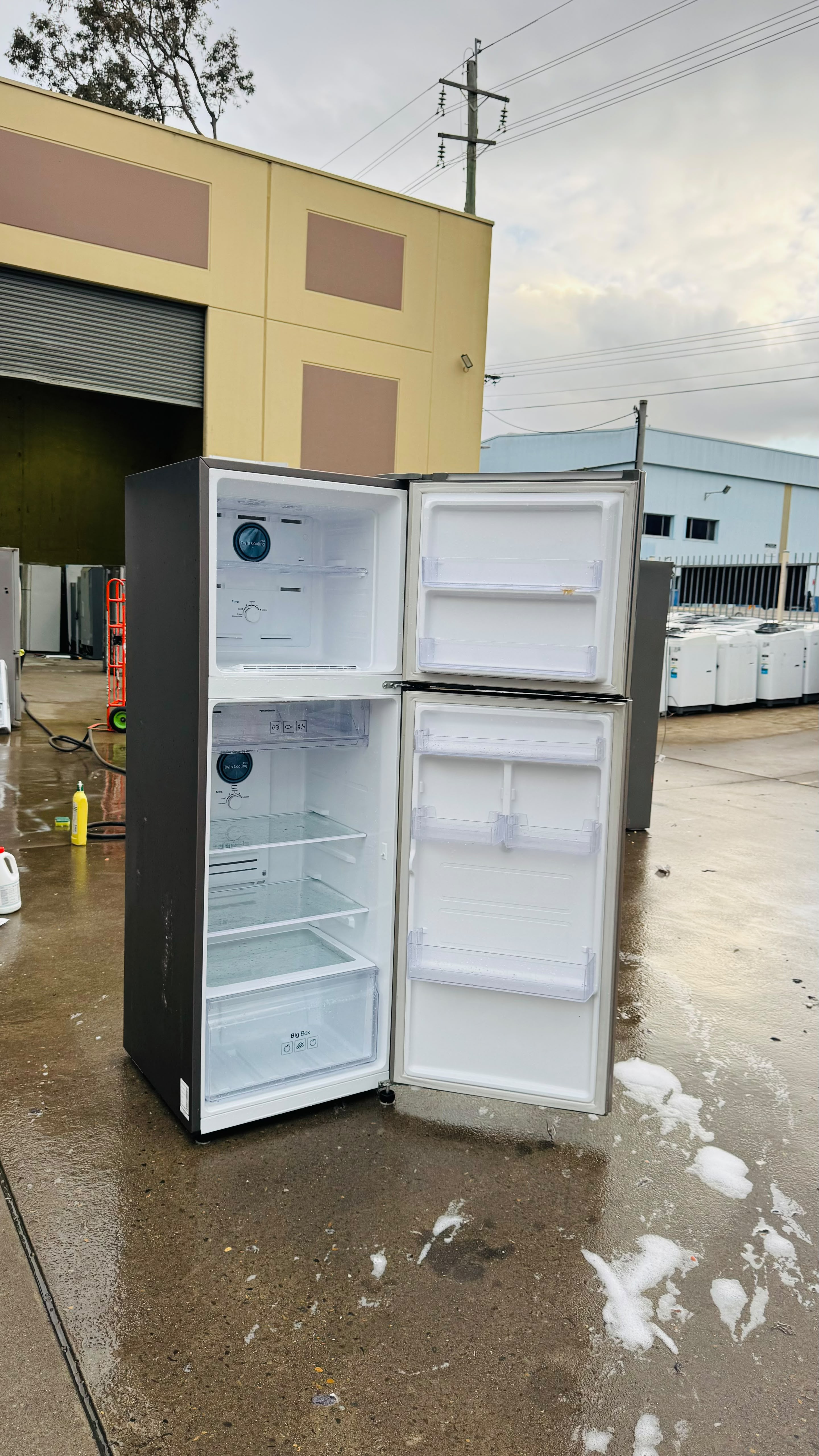 SAMSUNG 343 LITRES FRIDGE FREEZER