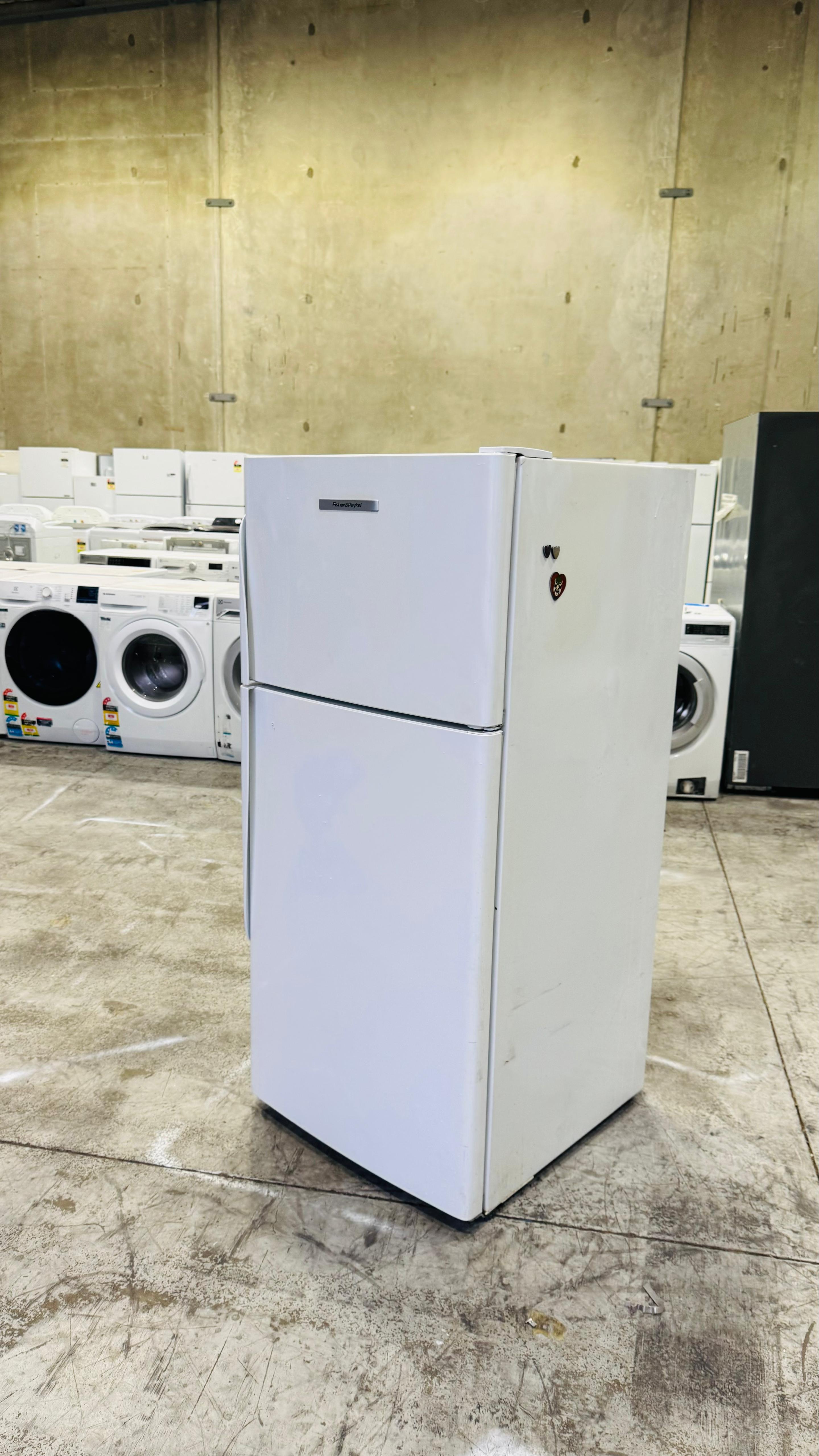 FISHER AND PAYKEL 329 LITRES FRIDGE FREEZER