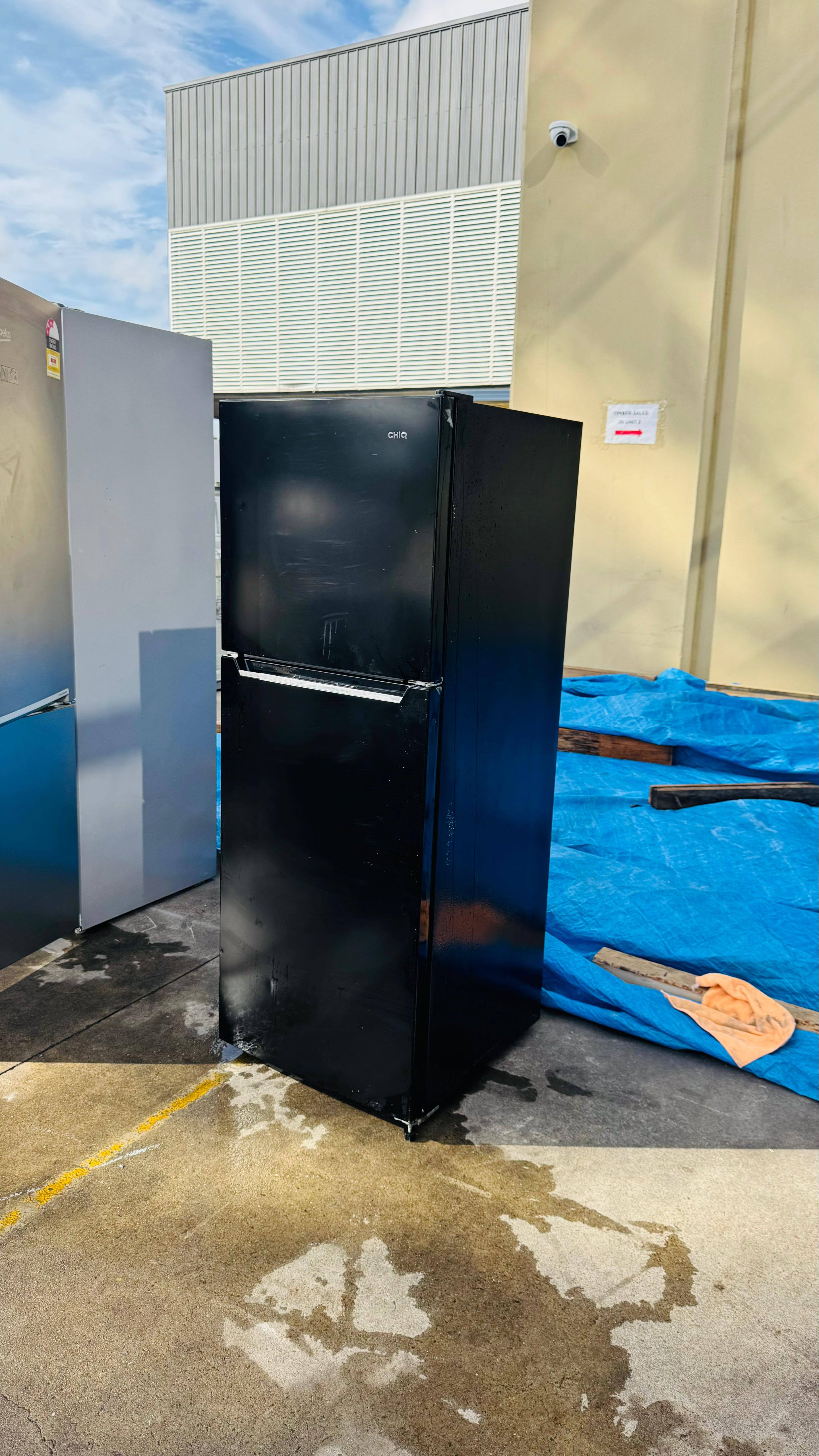 CHIQ 216 LITRES FRIDGE FREEZER