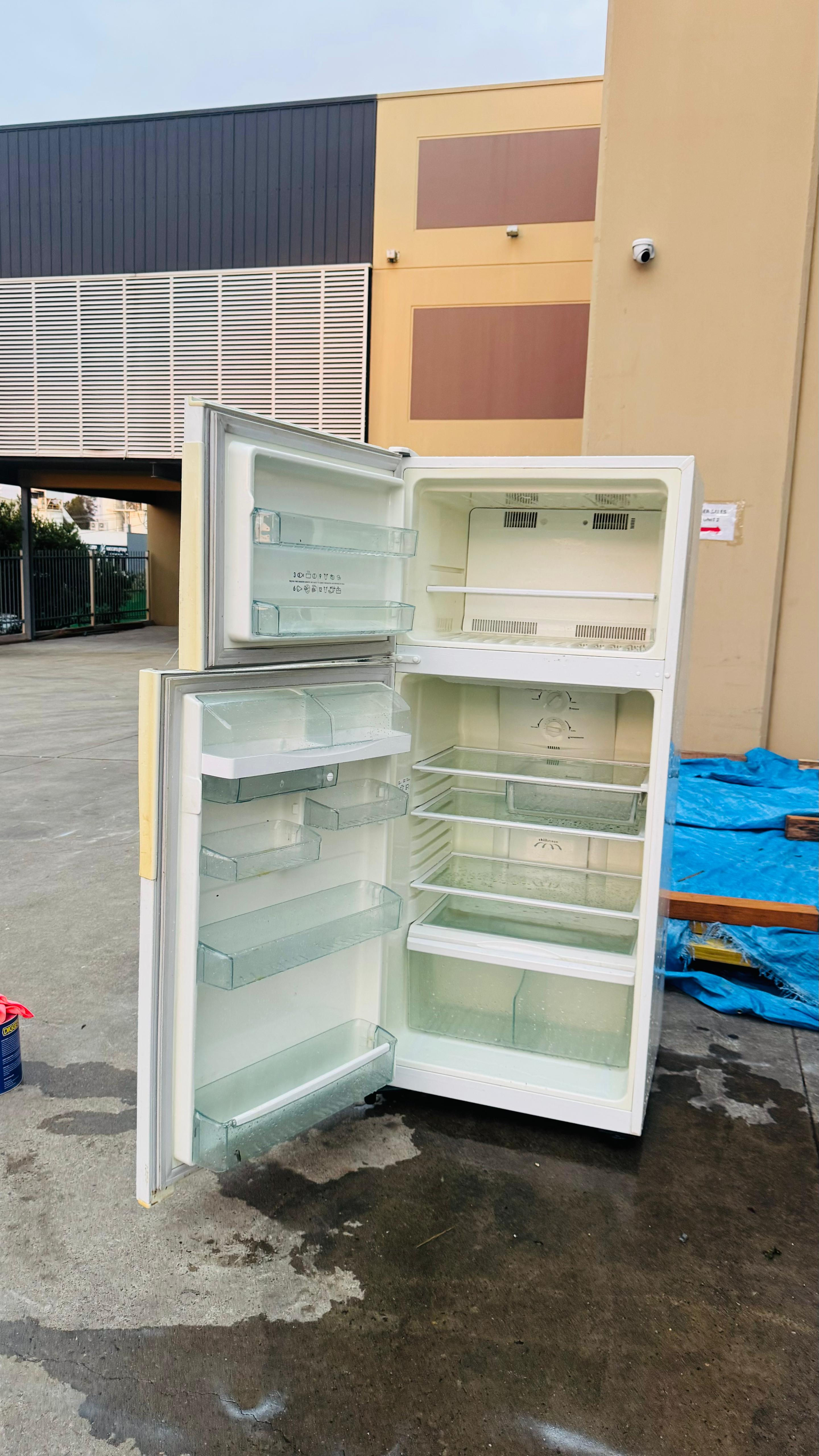 WESTINGHOUSE 420 LITRES FRIDGE FREEZER