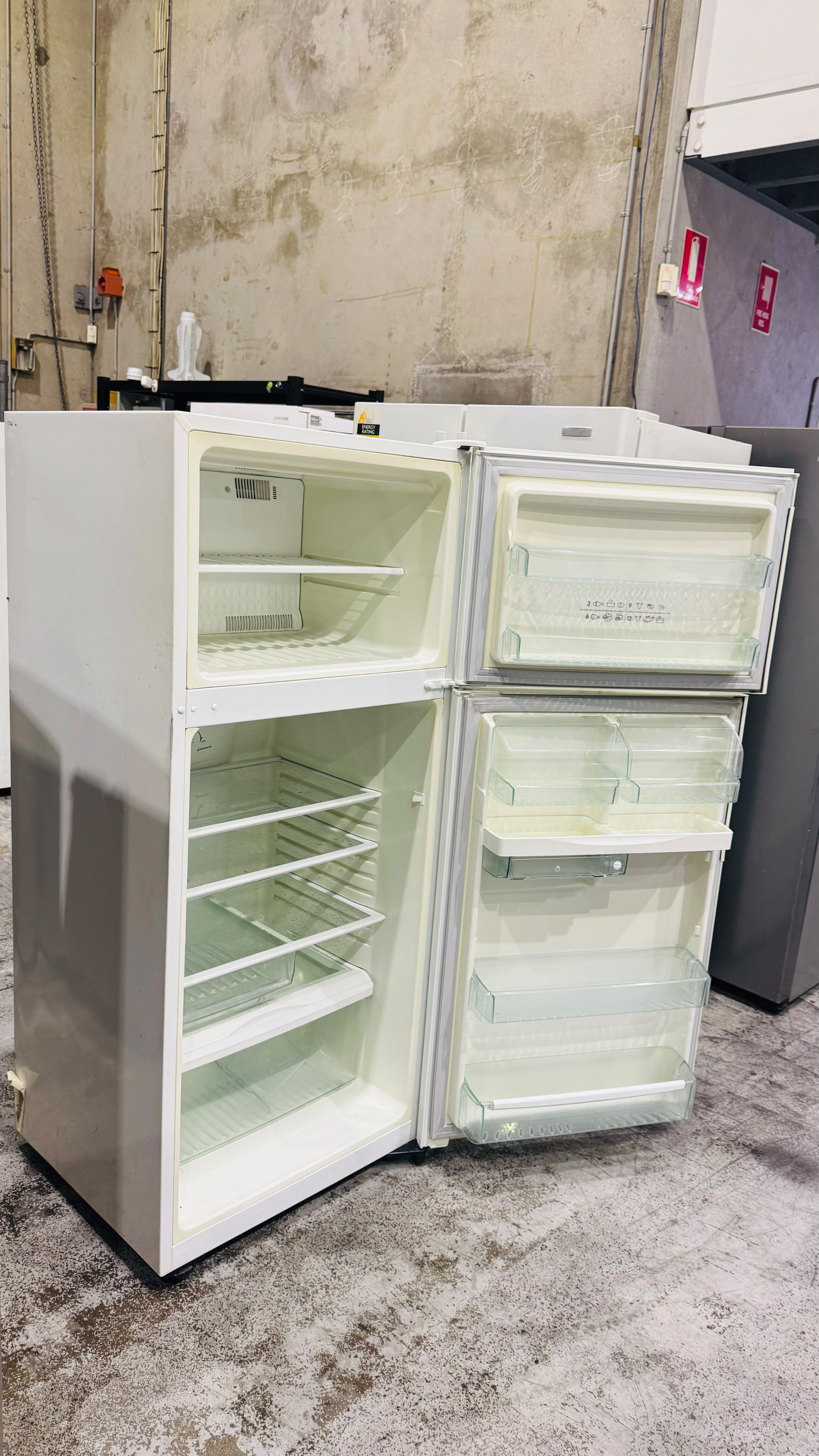 WESTINGHOUSE 420 LITRES FRIDGE FREEZER