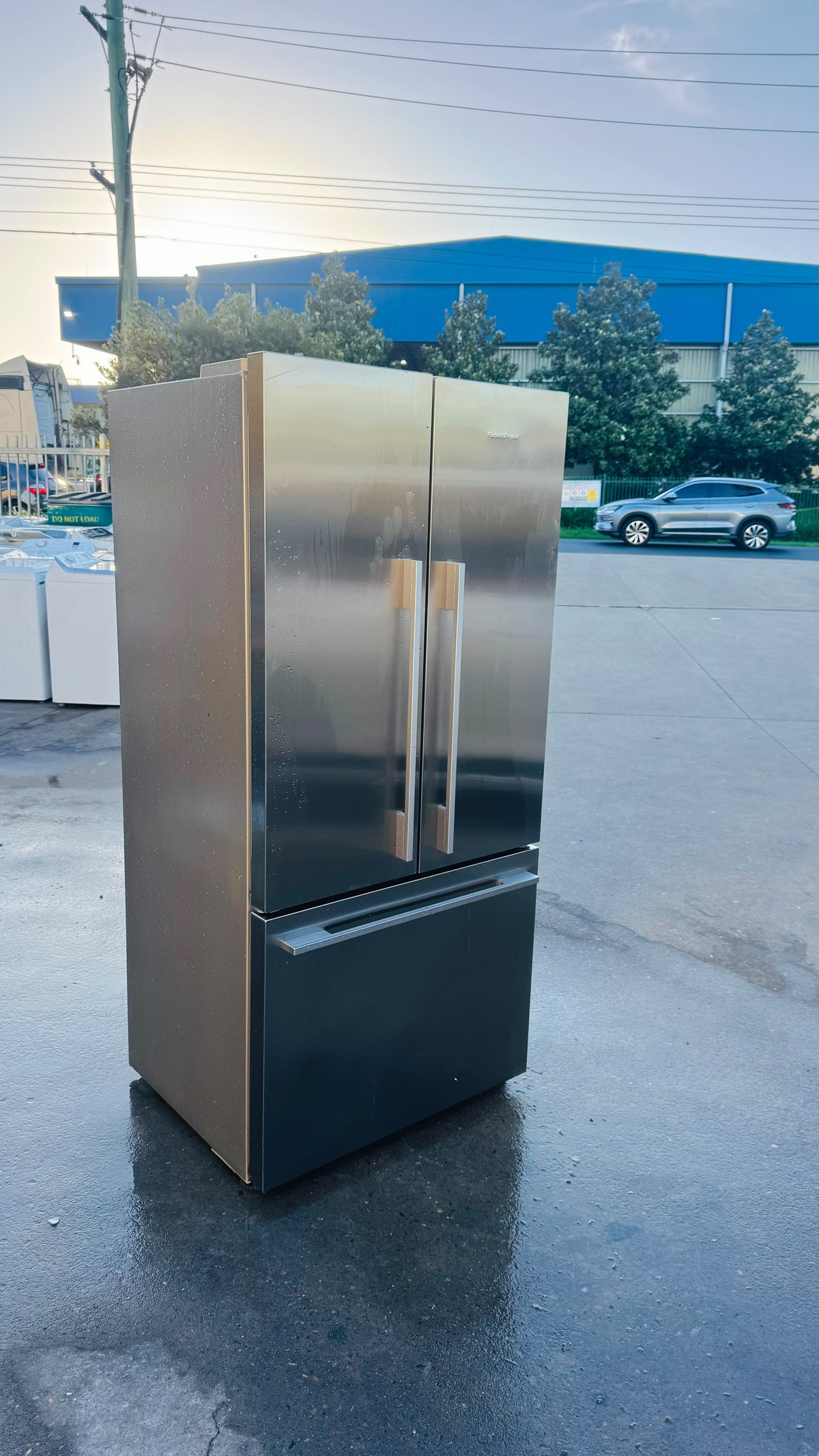 FISHER AND PAYKEL 519 LITRES FRENCH DOOR FRIDGE FREEZER
