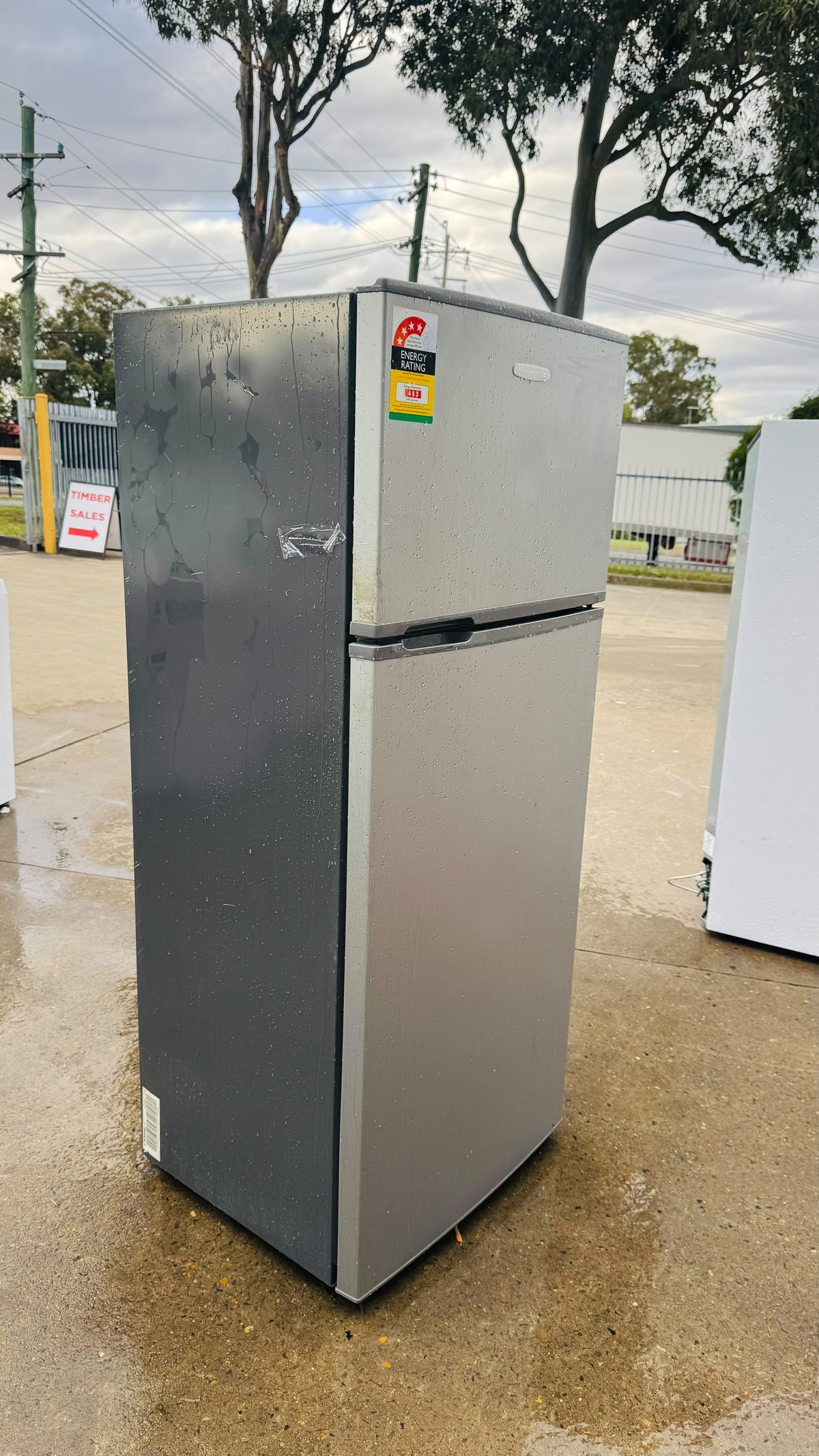 KELVINATOR 390 LITRES FRIDGE FREEZER