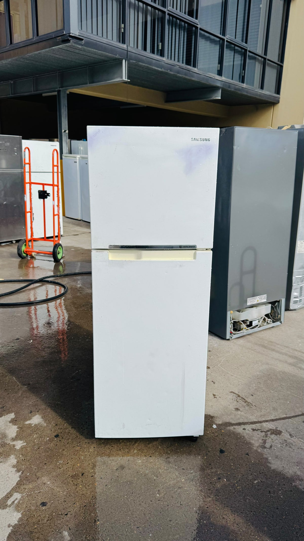 SAMSUNG 255 LITRES FRIDGE FREEZER