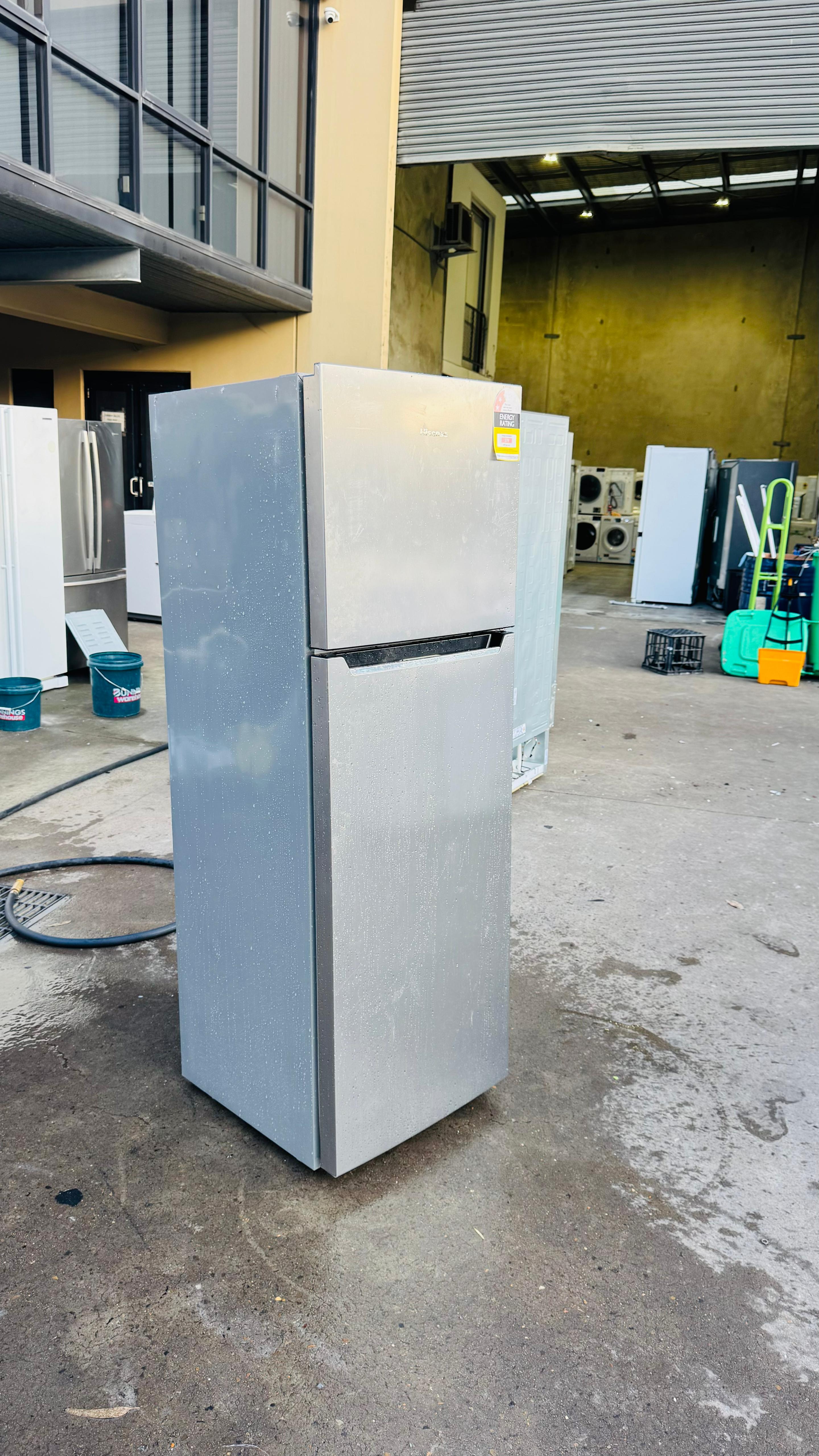 HISENSE 272 LITRES FRIDGE FREEZER