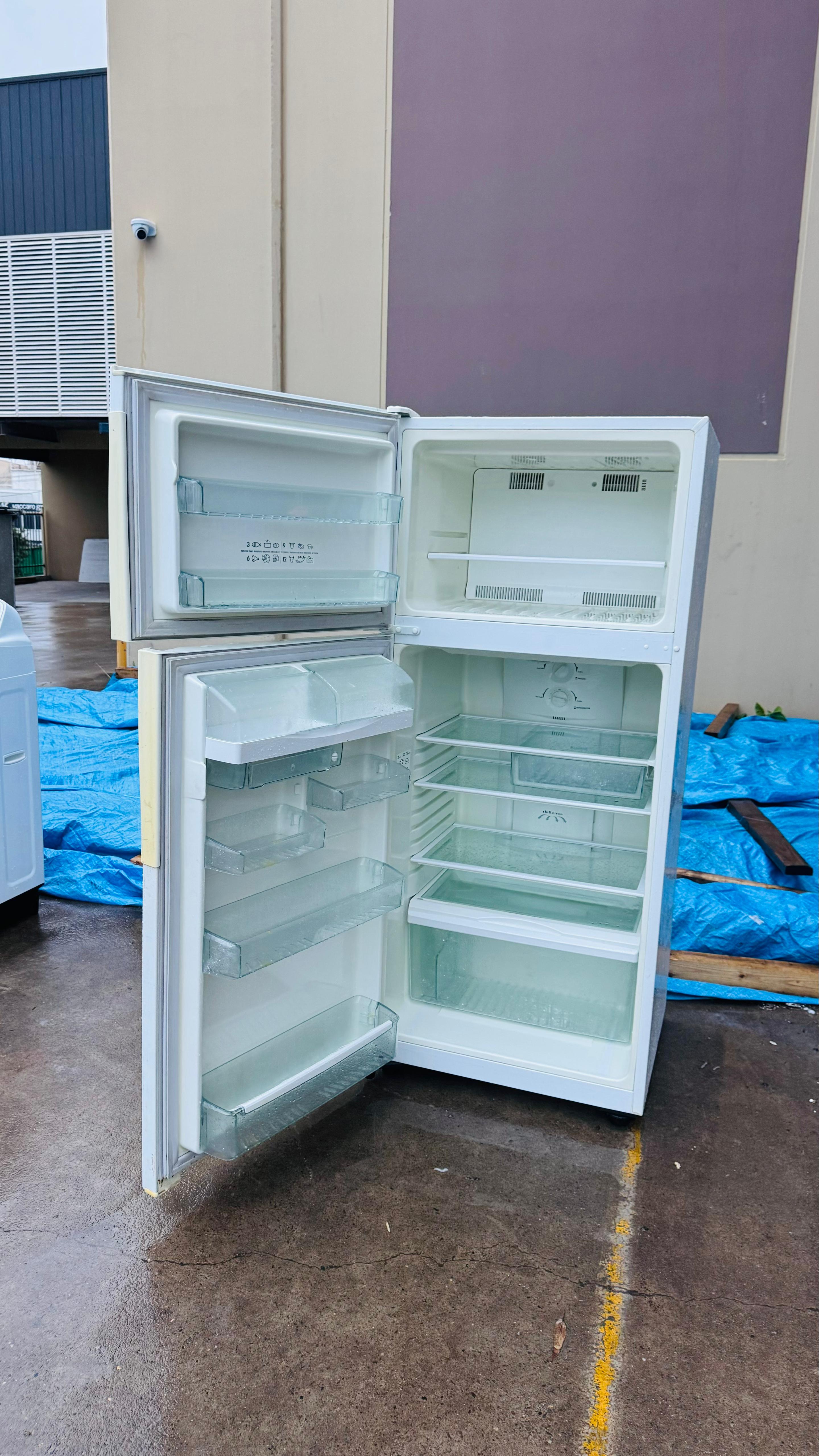WESTINGHOUSE 420 LITRES FRIDGE FREEZER