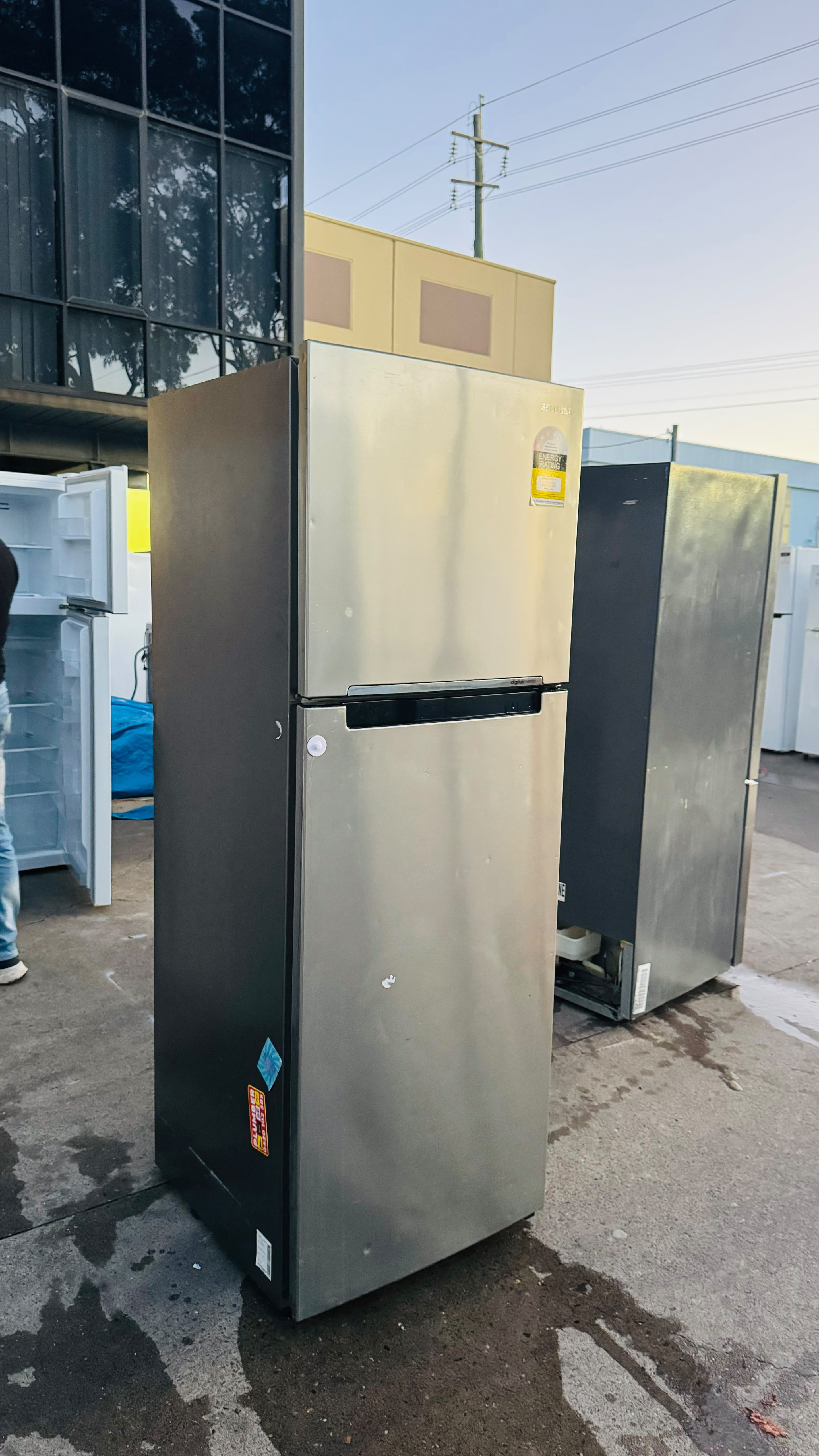 SAMSUNG 341 LITRES FRIDGE FREEZER