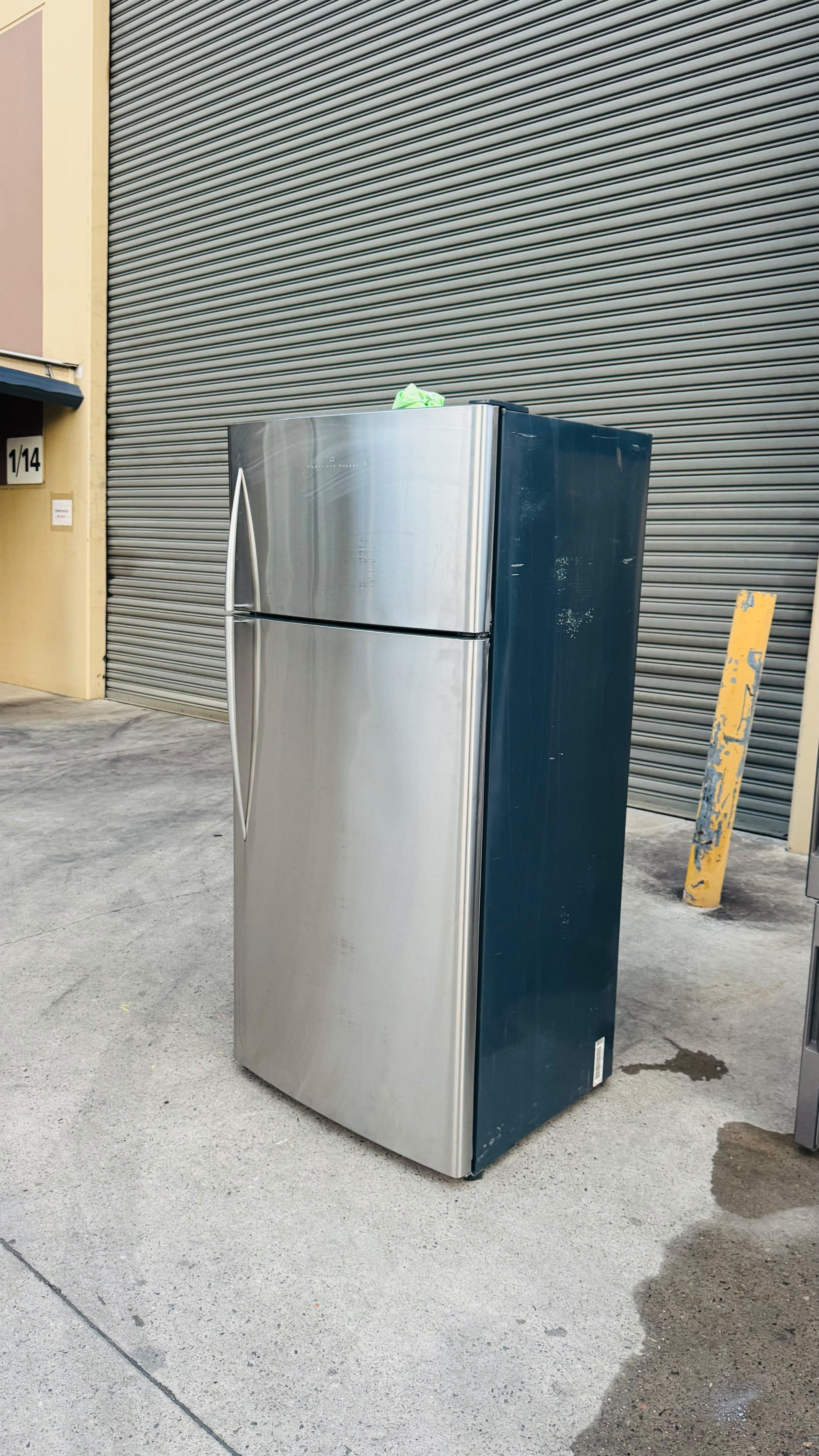 FISHER AND PAYKEL 517 LITRES FRIDGE FREEZER