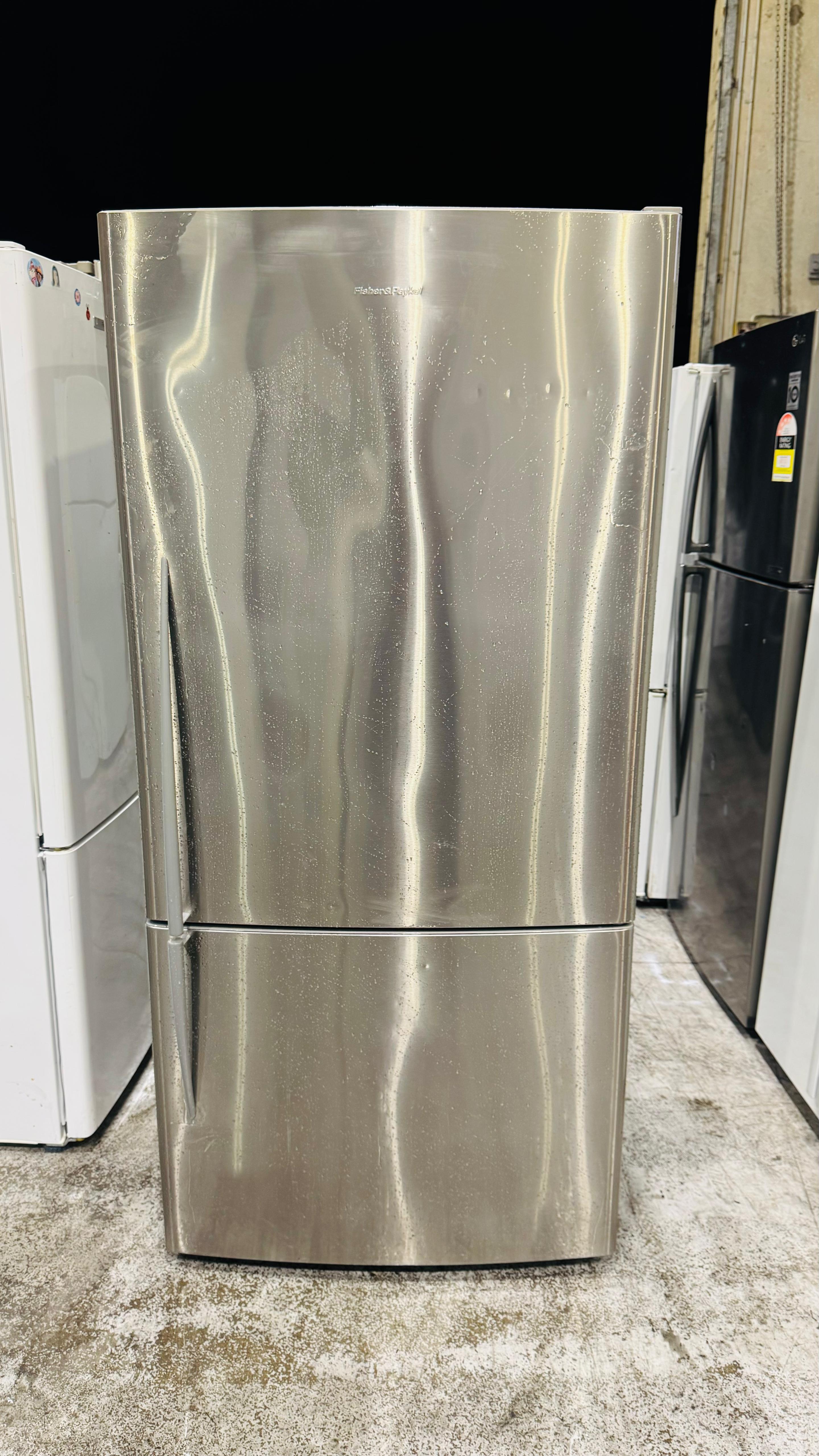FISHER AND PAYKEL 519 LITRES FRIDGE FREEZER