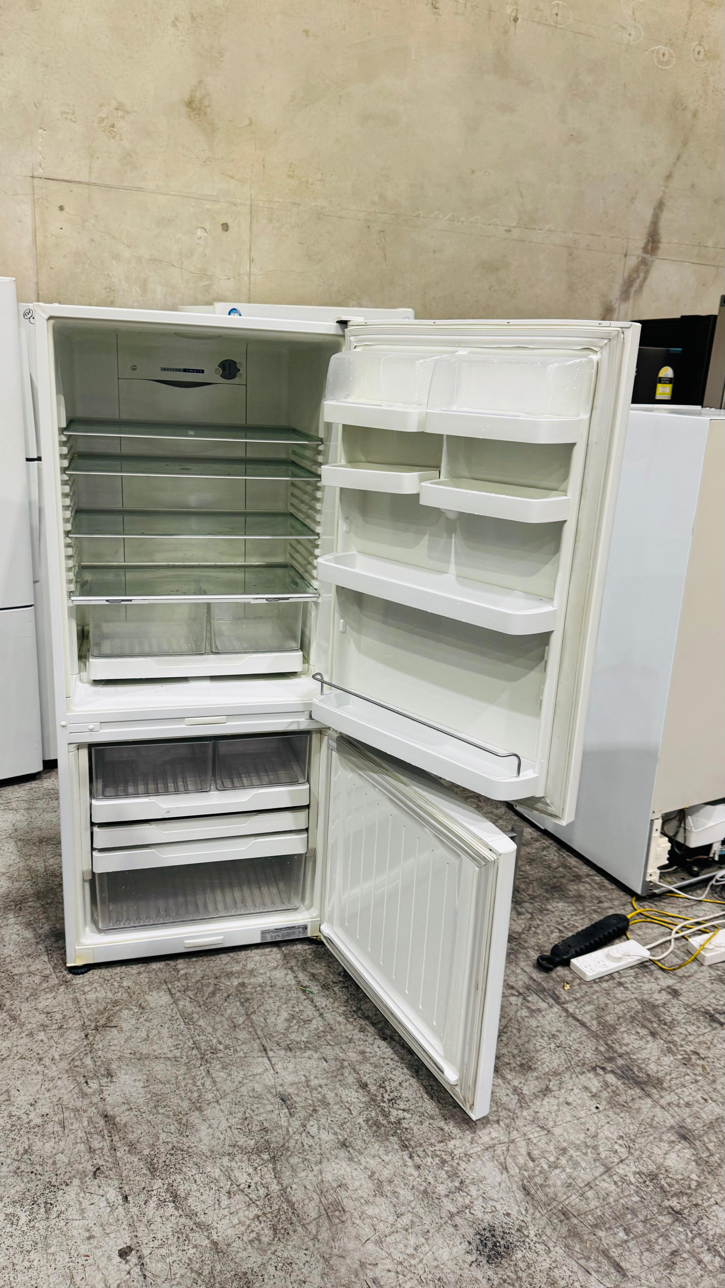 FISHER AND PAYKEL 404 LITRES FRIDGE FREEZER