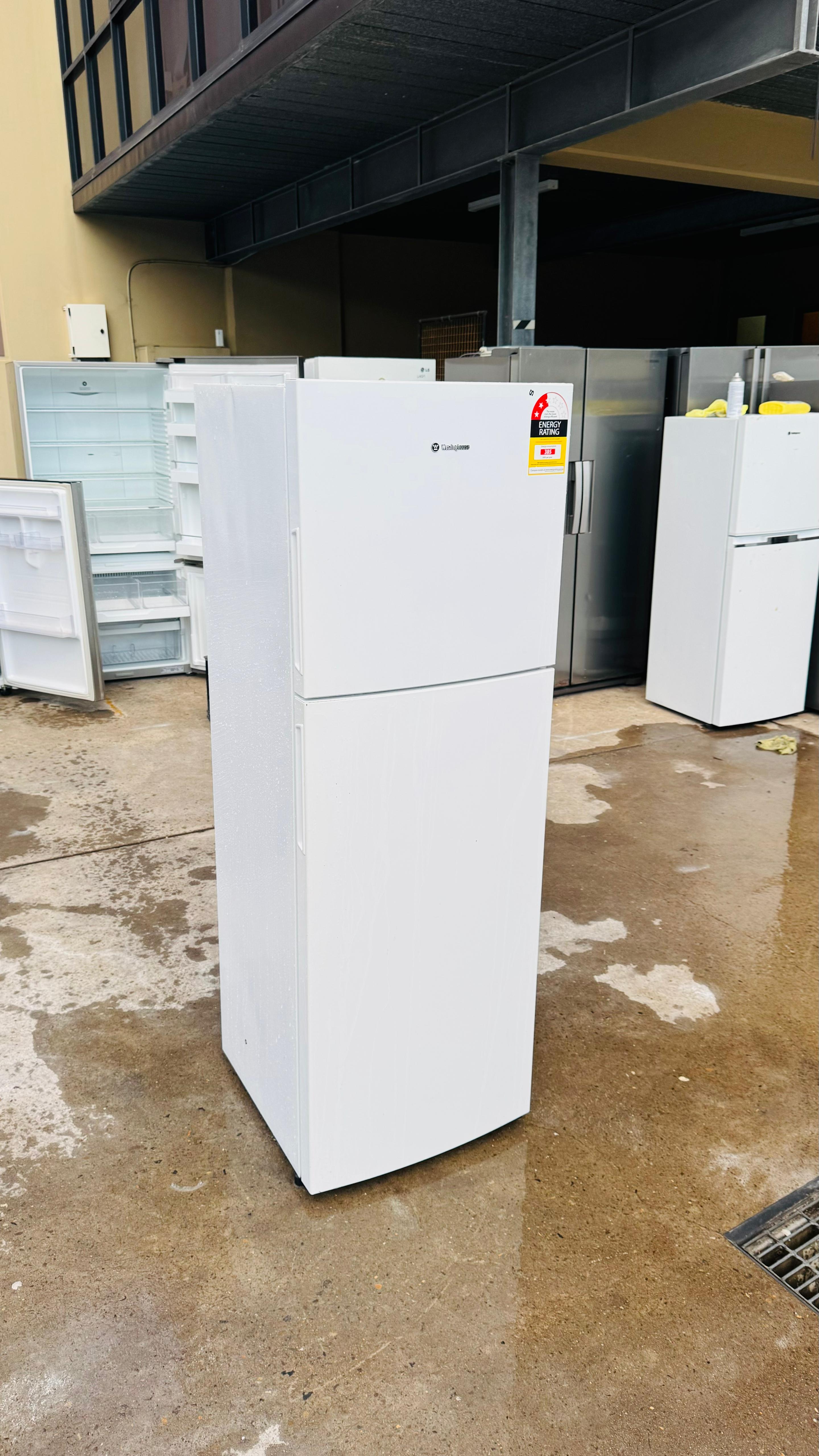 WESTINGHOUSE 275 LITRES FRIDGE FREEZER