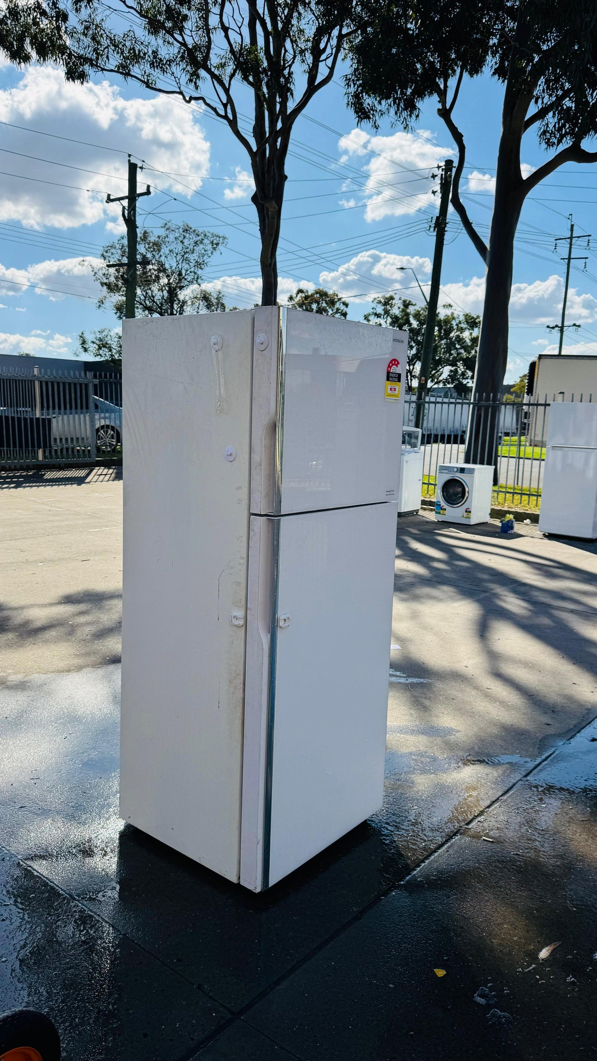 HITACHI 443 LITRES FRIDGE FREEZER