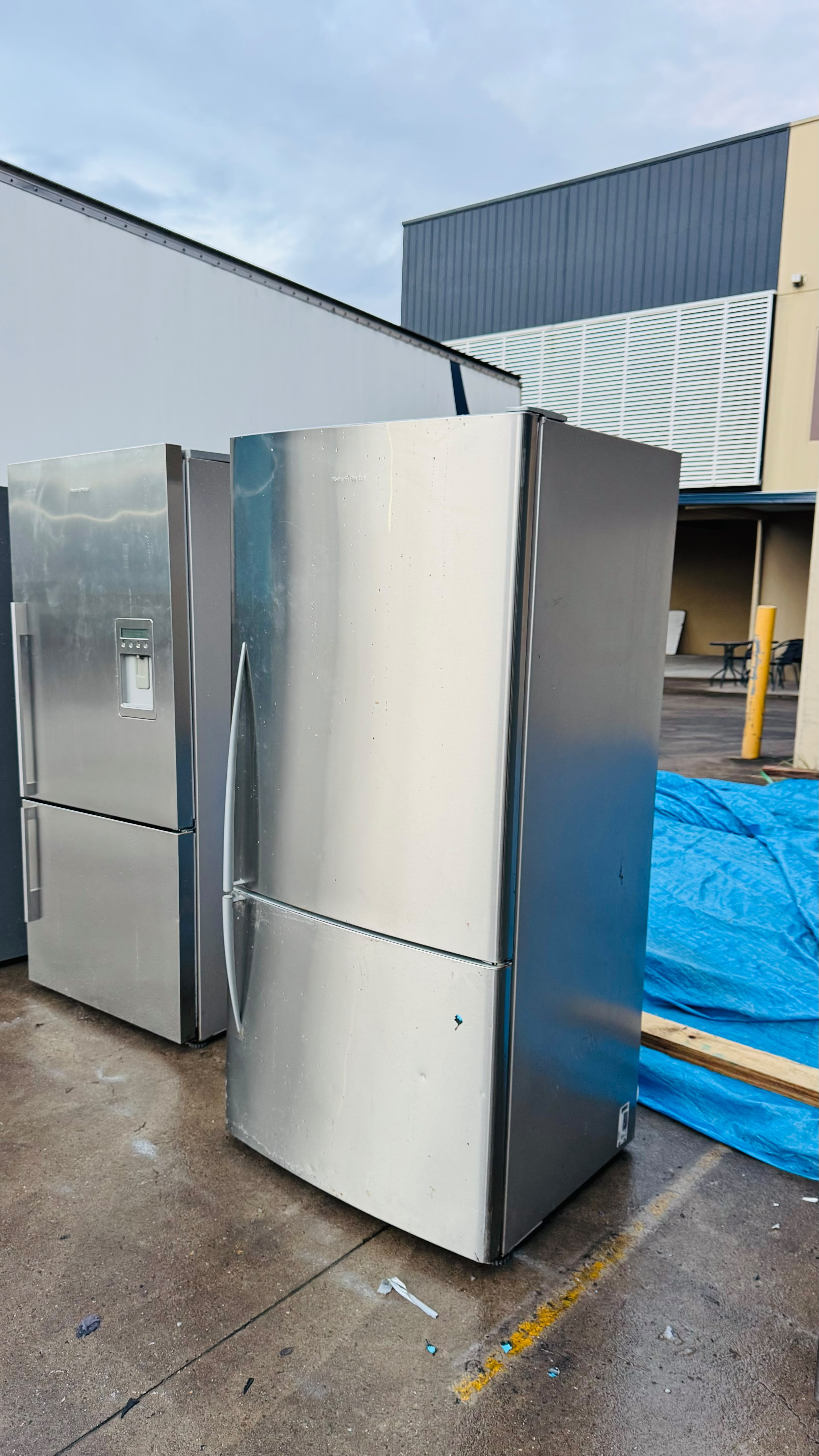 FISHER AND PAYKEL 519 LITRES FRIDGE FREEZER