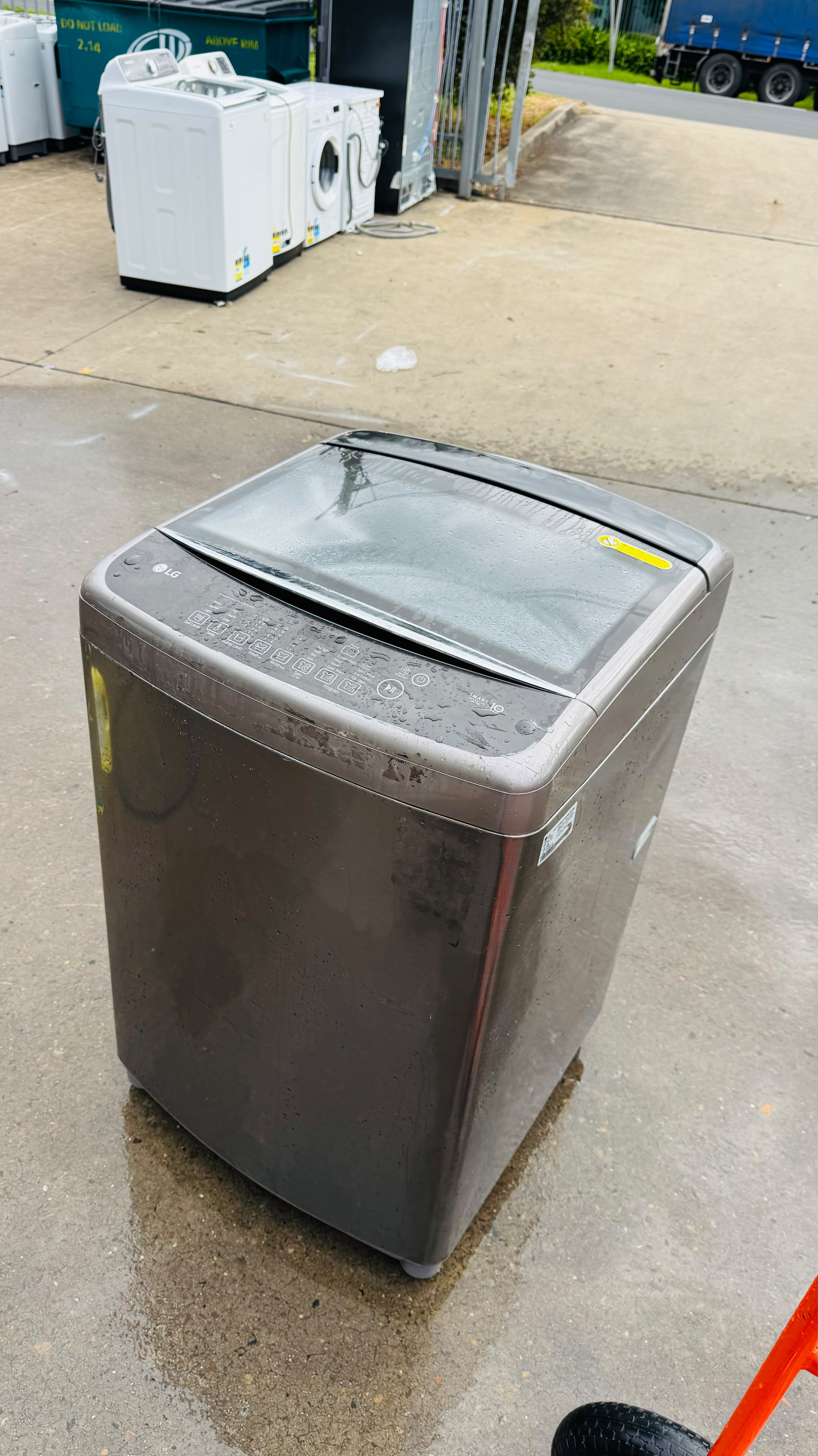 LG 9KGS TOP LOADER WASHING MACHINE