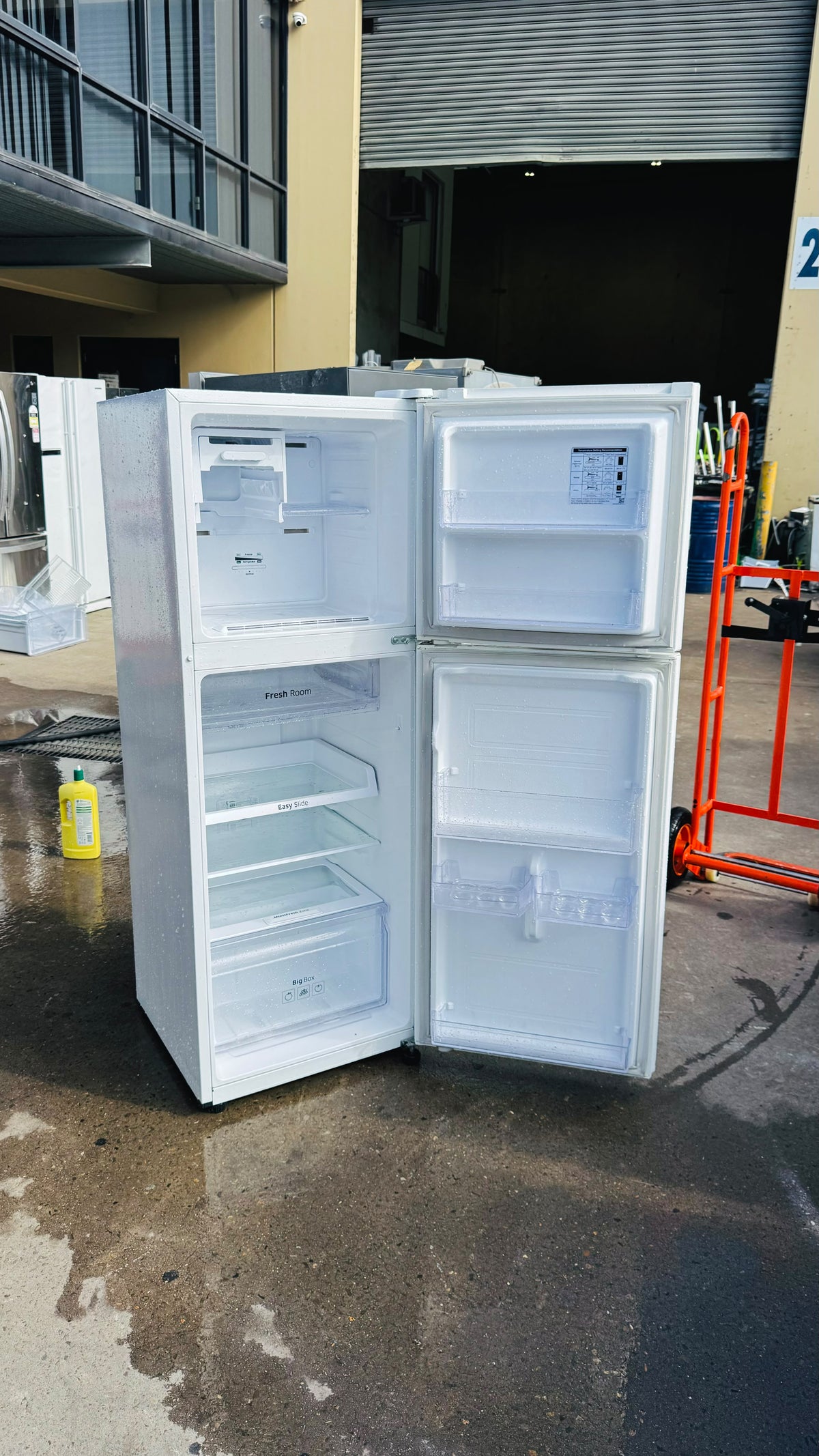SAMSUNG 255 LITRES FRIDGE FREEZER