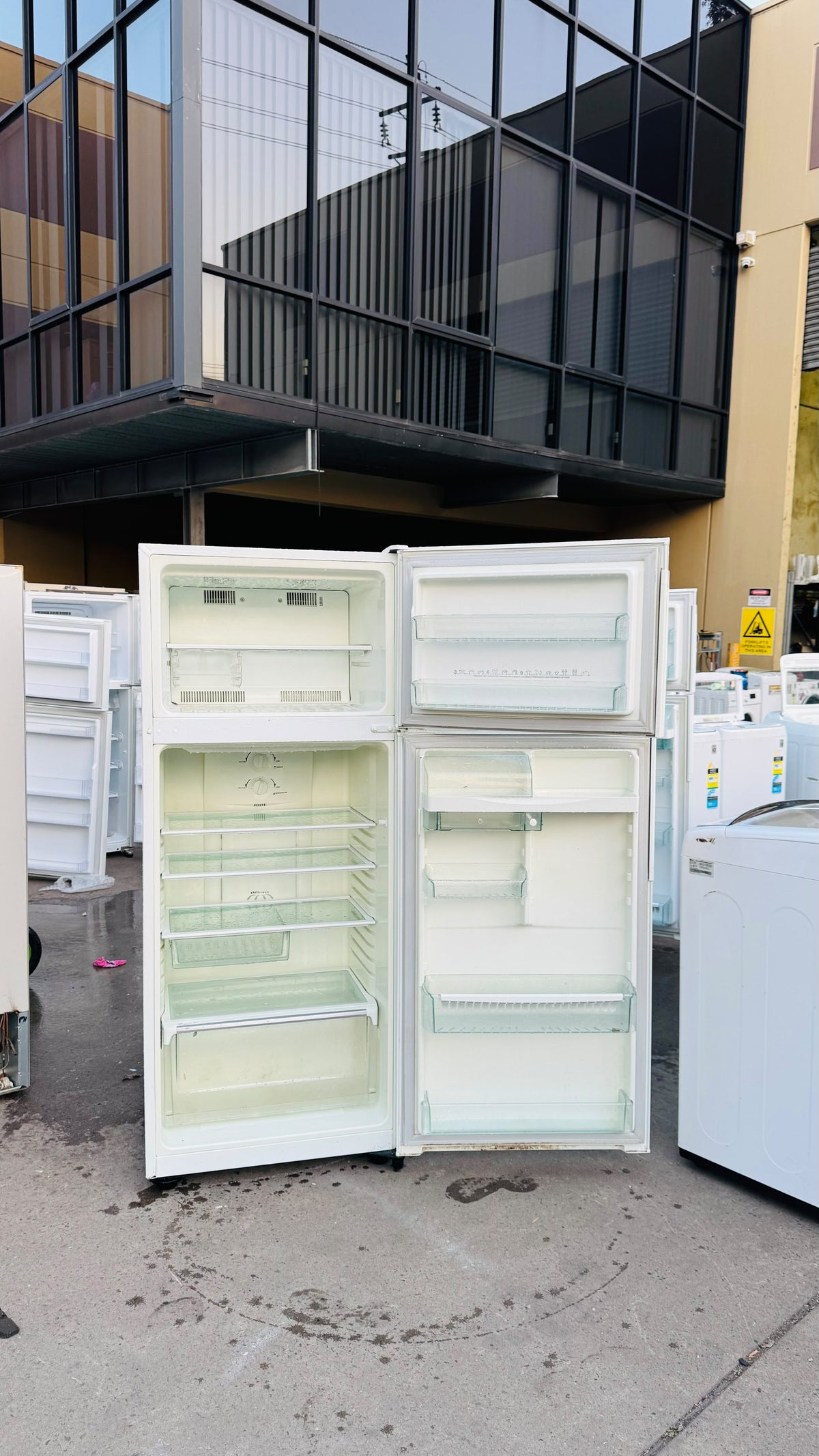 WESTINGHOUSE 390 LITRES FRIDGE FREEZER