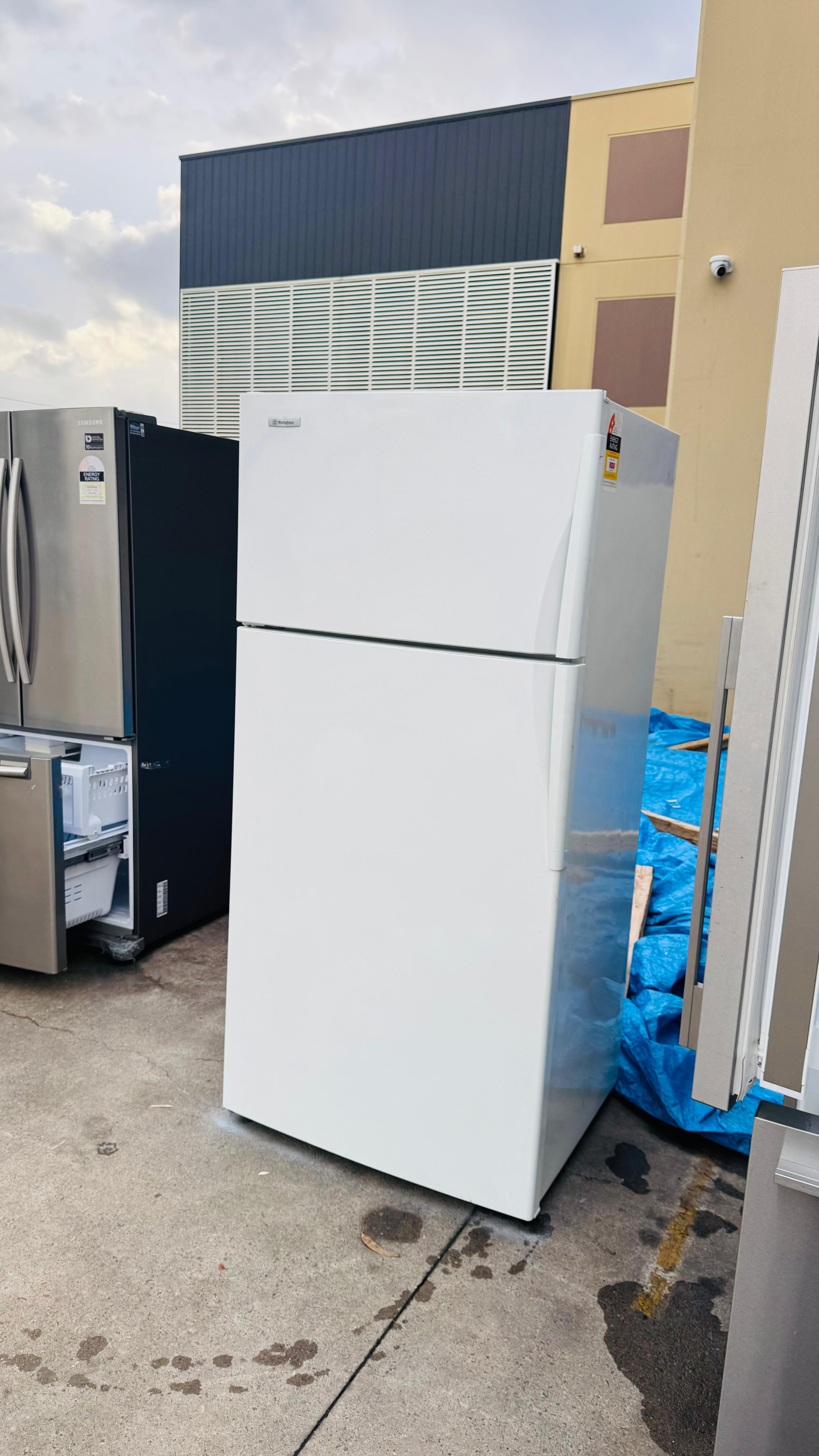 WESTINGHOUSE 520 LITRES FRIDGE FREEZER