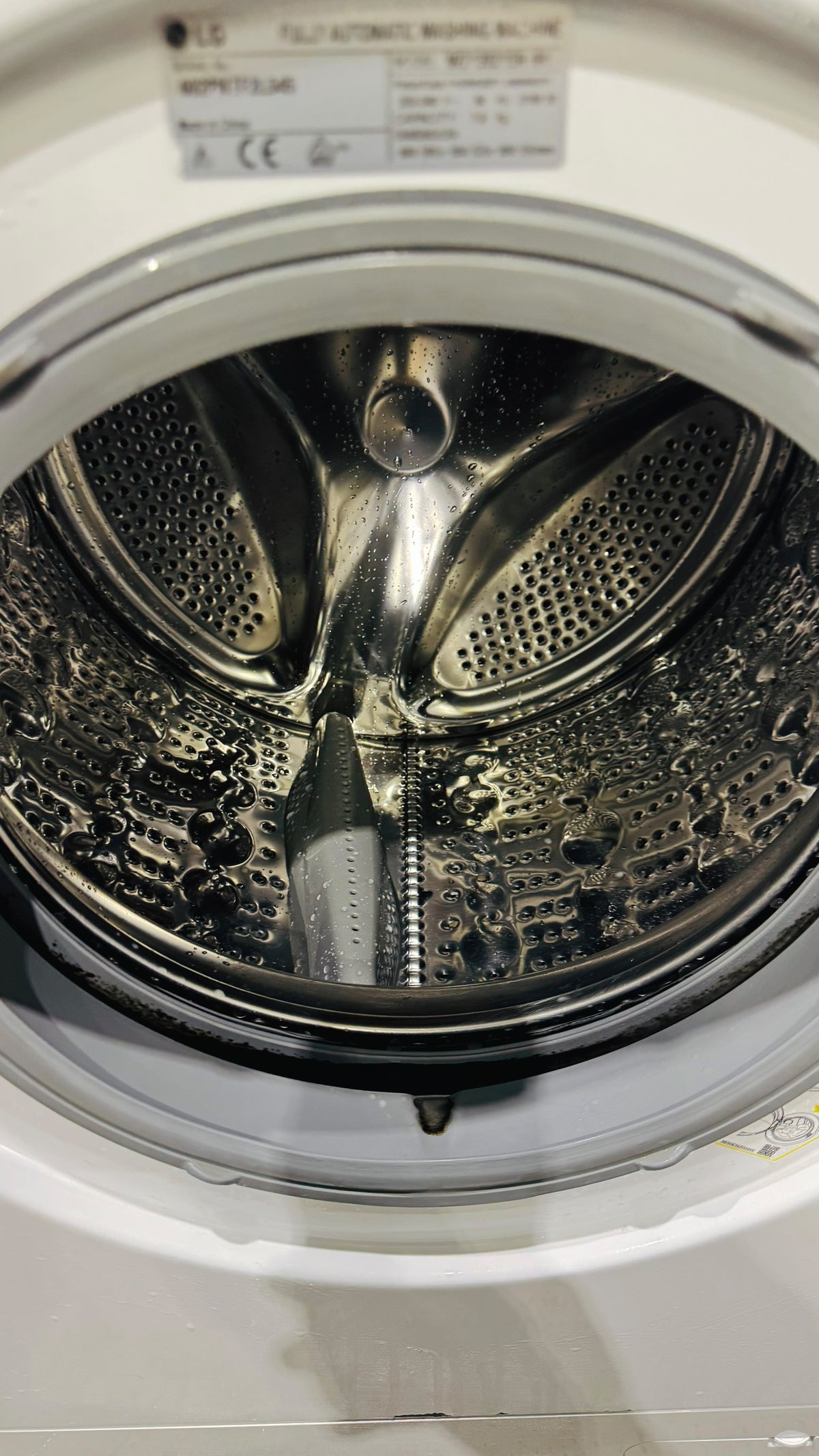 LG 7KGS FRONT LOADER WASHING MACHINE