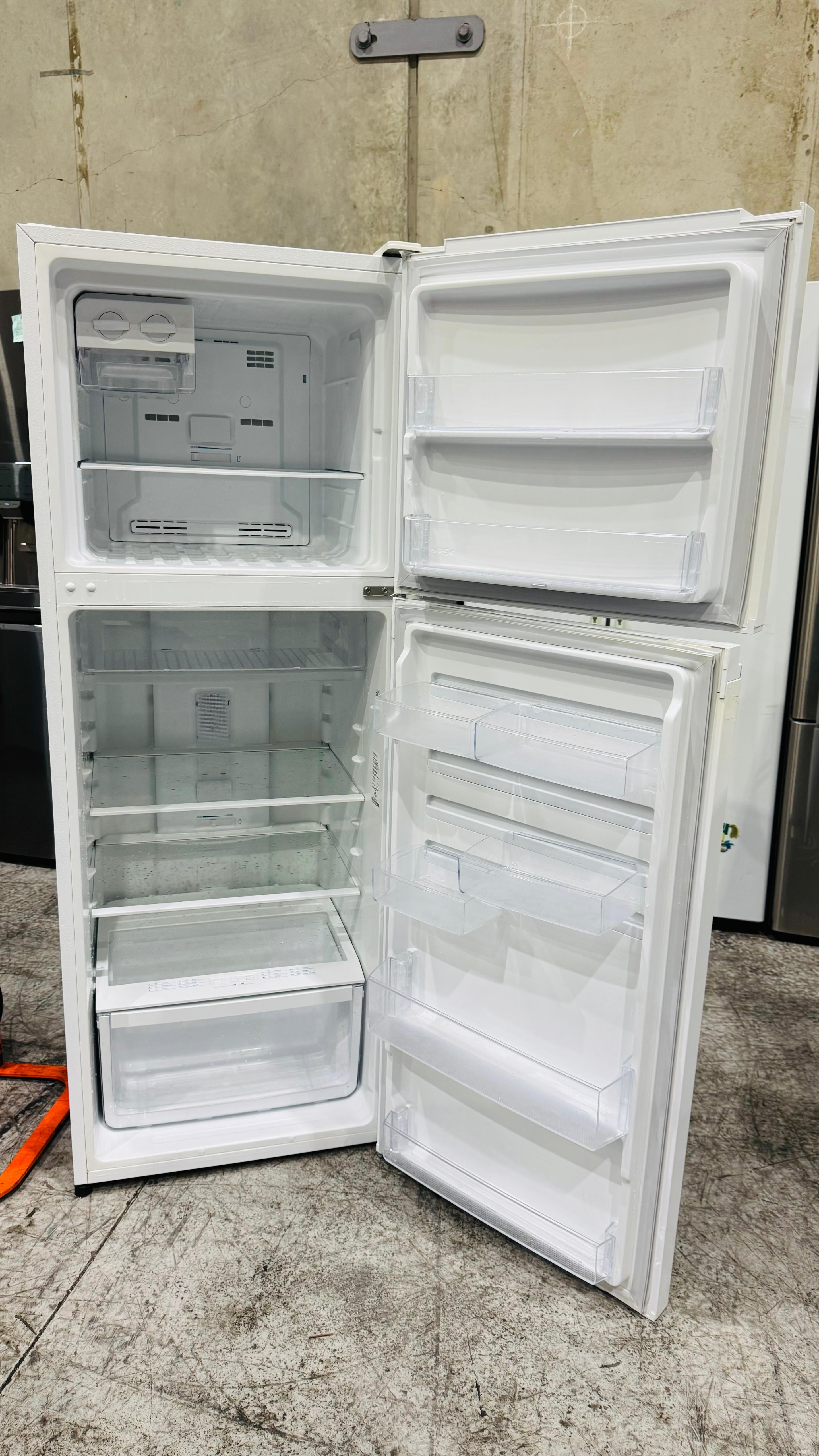 WESTINGHOUSE 339 LITRES FRIDGE FREEZER