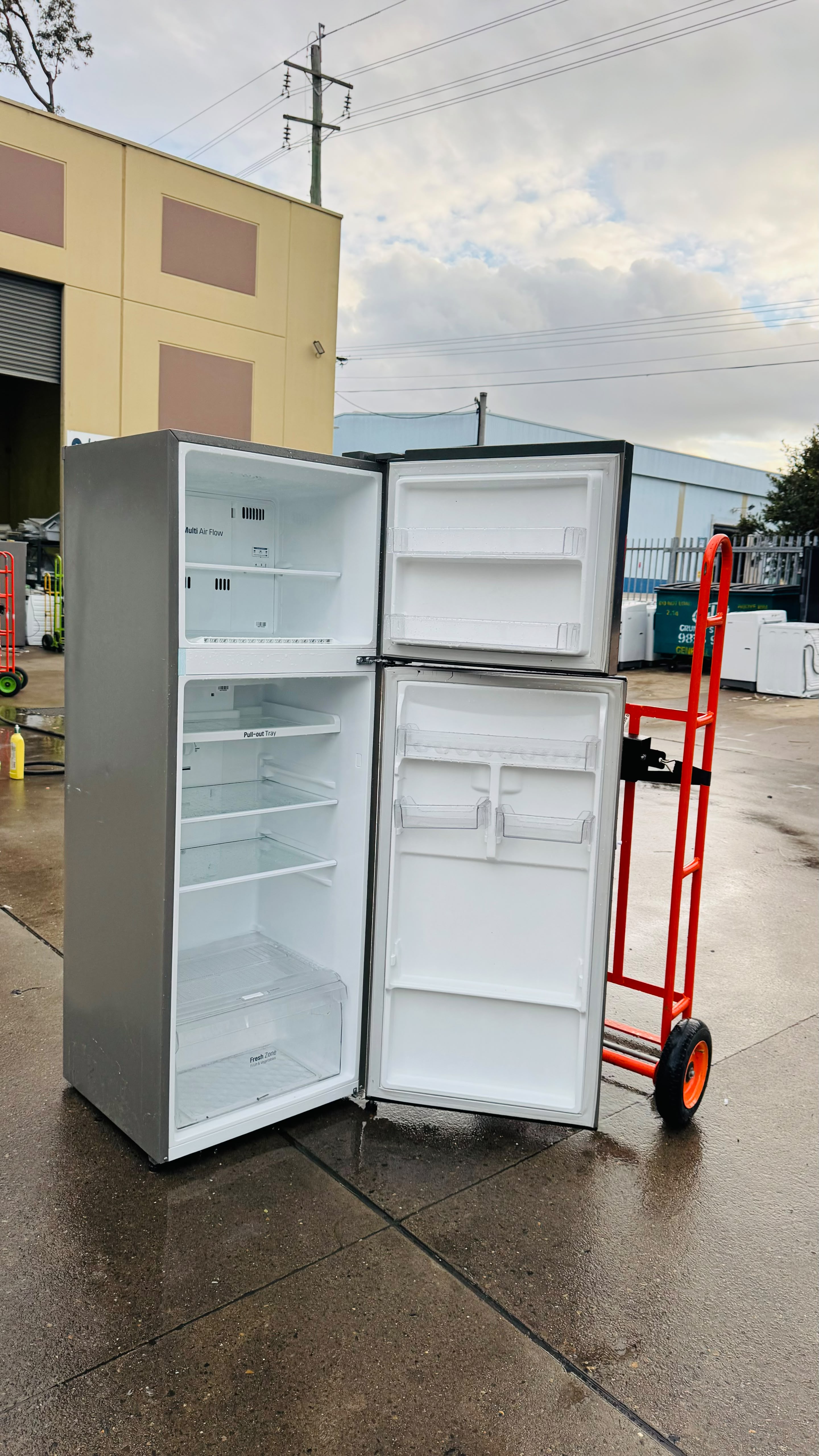 LG 332 LITRES FRIDGE FREEZER
