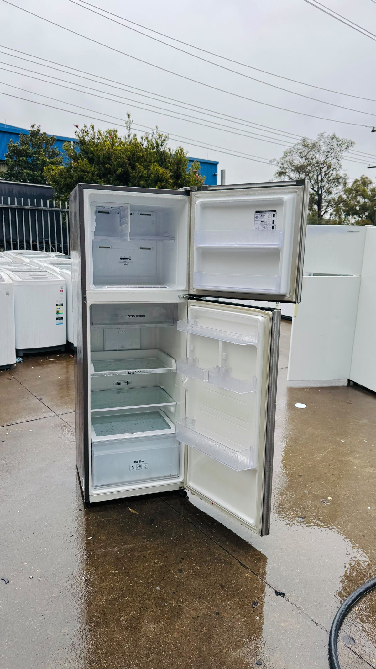 SAMSUNG 341 LITRES FRIDGE FREEZER