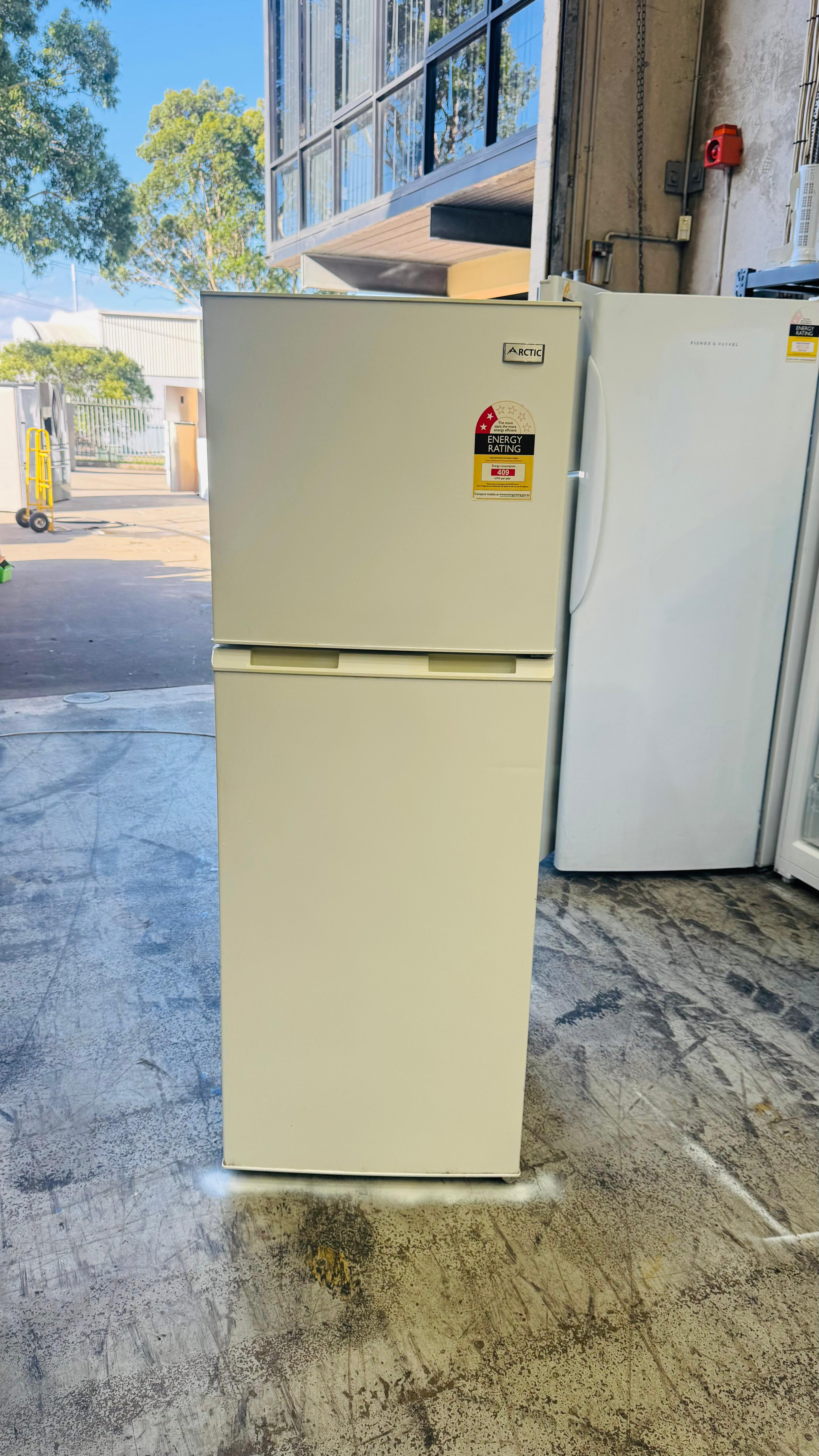 ARCTIC 239 LITRES FRIDGE FREEZER