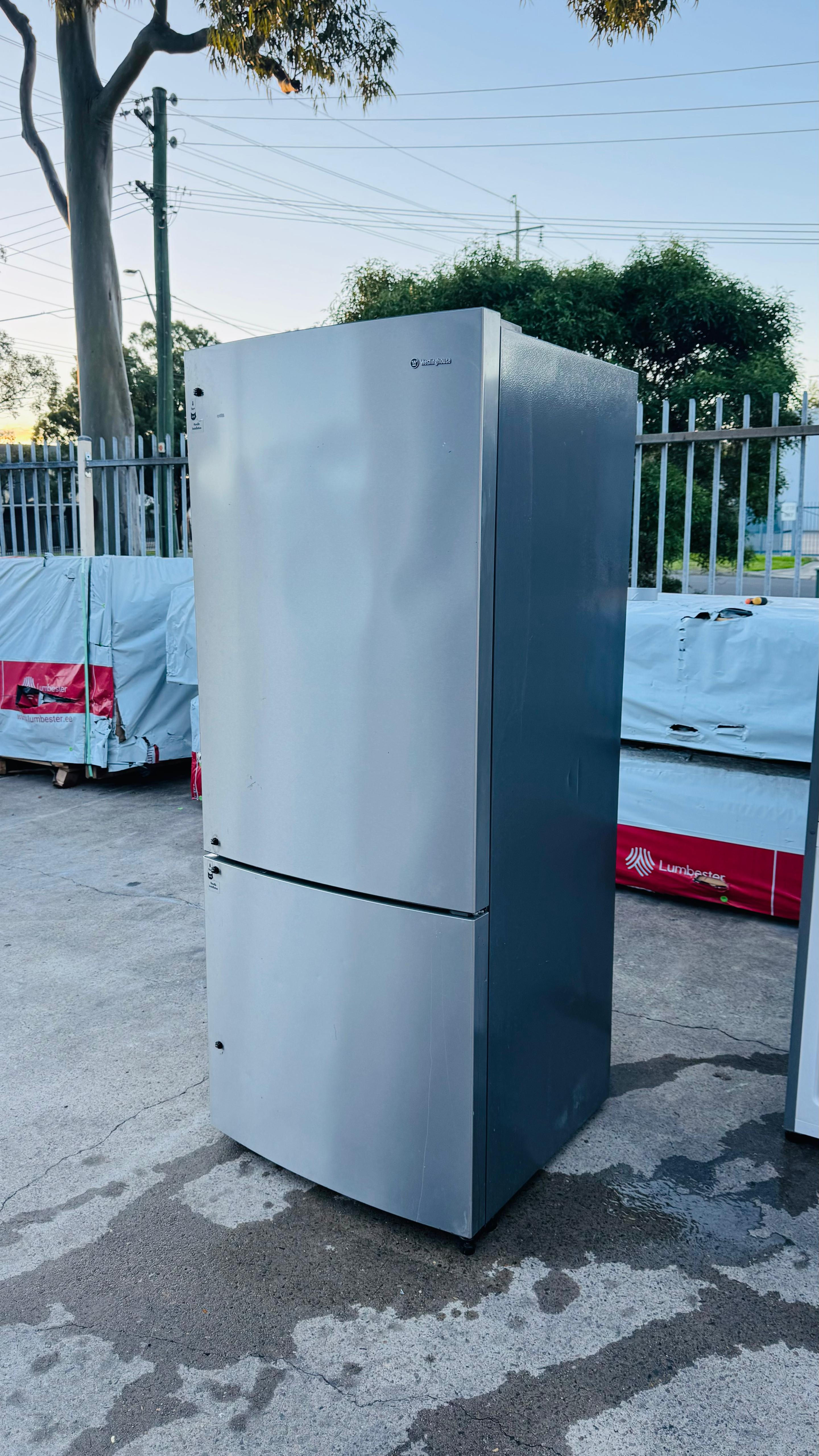 WESTINGHOUSE 454 LITRES FRIDGE FREEZER