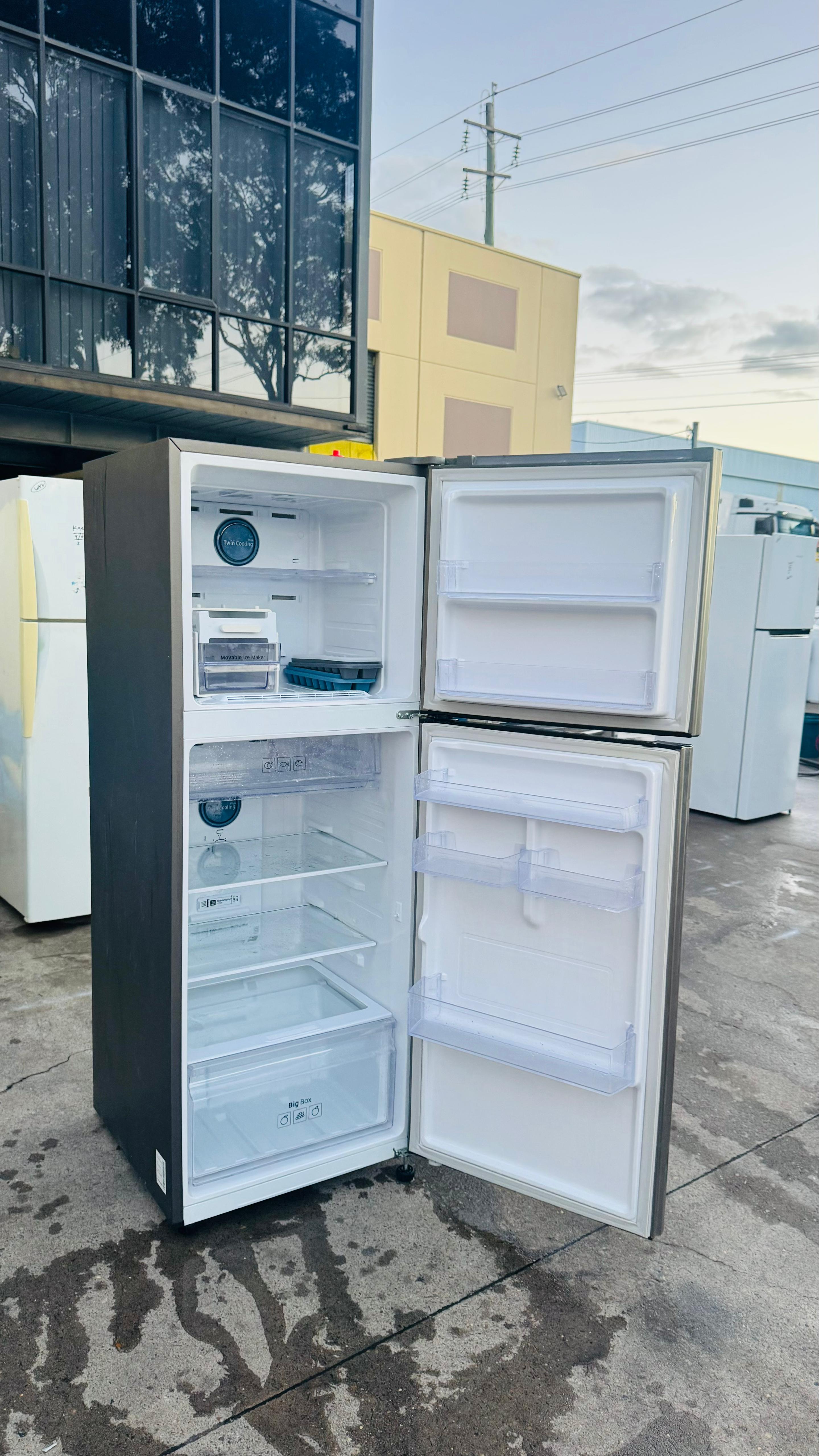 SAMSUNG 316 LITRES FRIDGE FREEZER