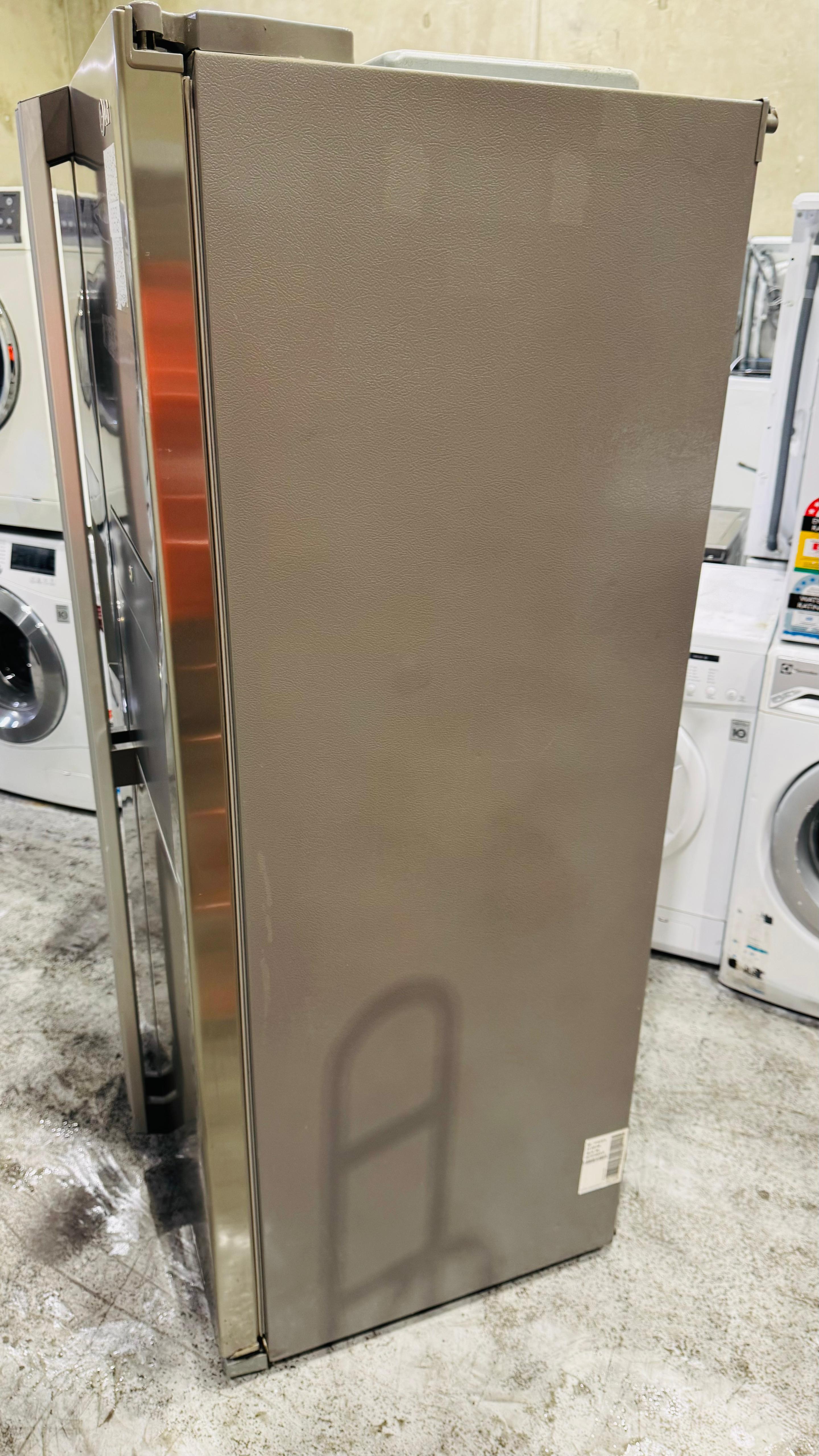 LG 567 LITRES SIDE BY SIDE FRIDGE FREEZER