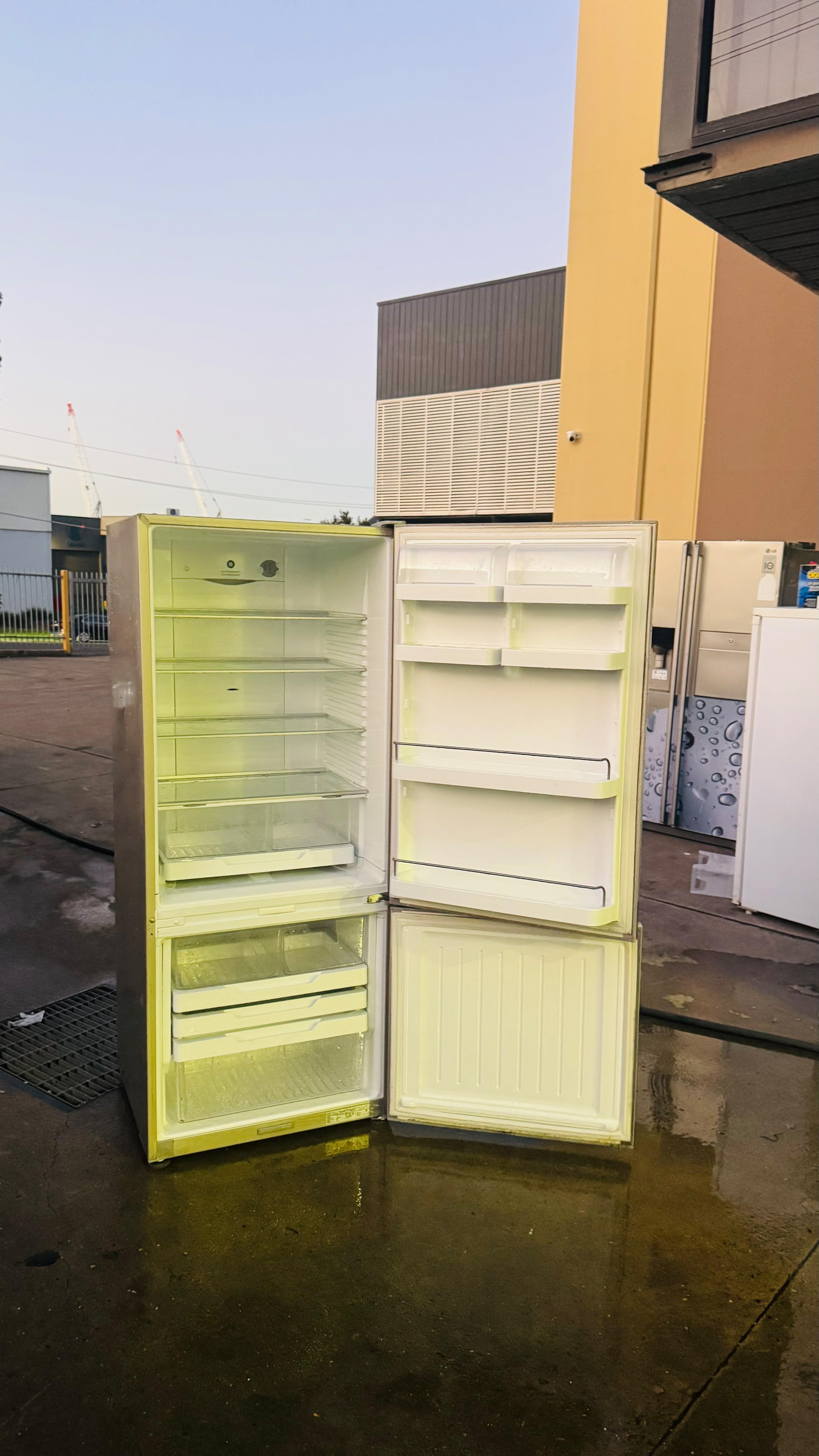 FISHER AND PAYKEL 442 LITRES FRIDGE FREEZER
